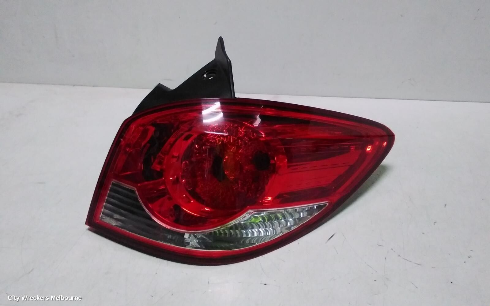 HOLDEN CRUZE 2012 Right Taillight
