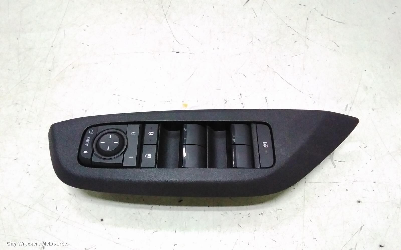 TOYOTA YARIS 2022 Pwr Dr Wind Switch