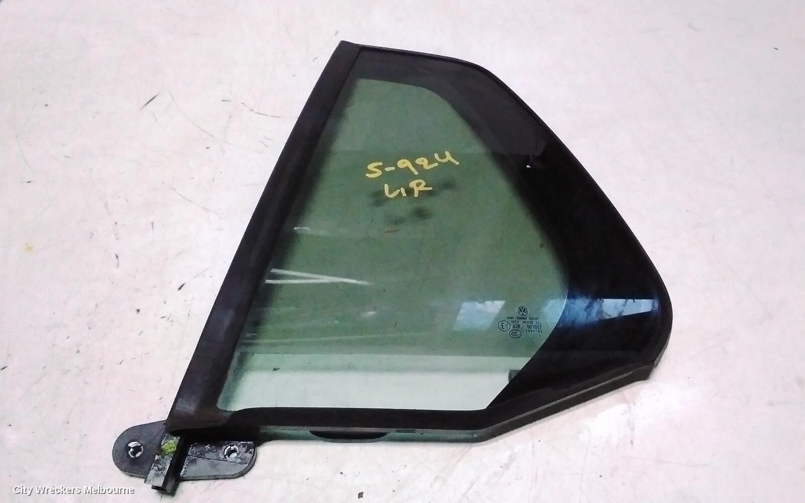 VOLKSWAGEN GOLF 2015 Left Rear 1/4 Door Glass