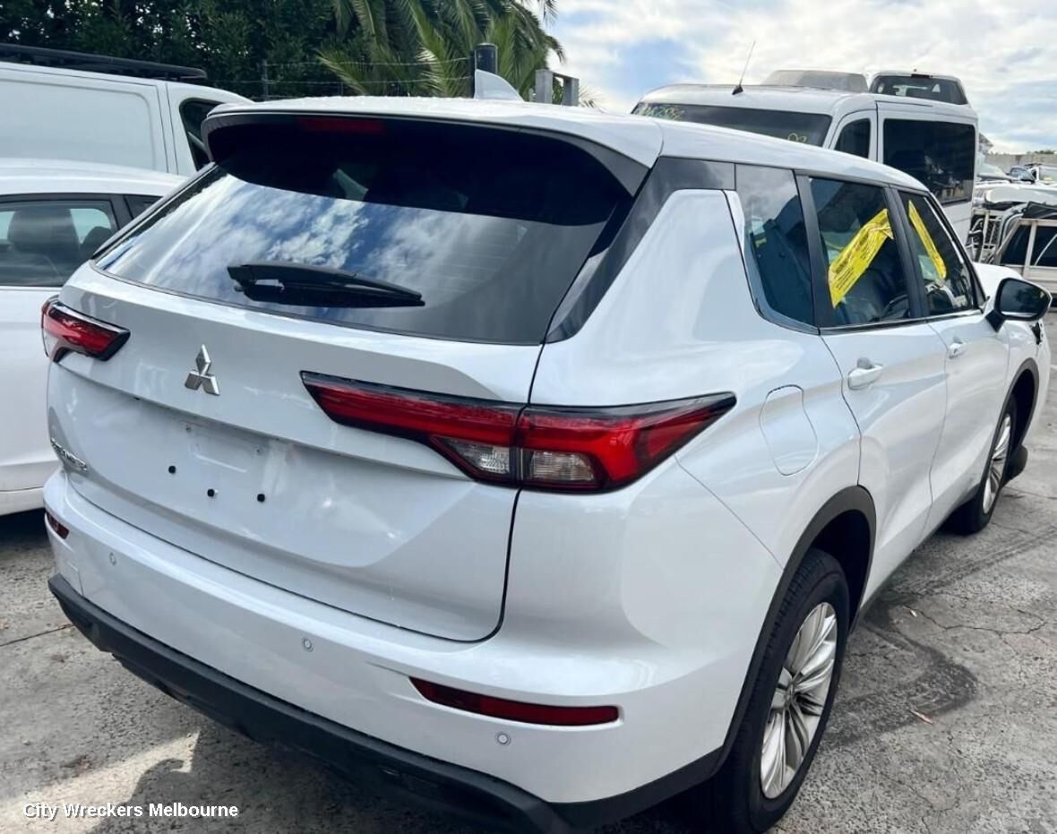 MITSUBISHI OUTLANDER 2025 Headrest