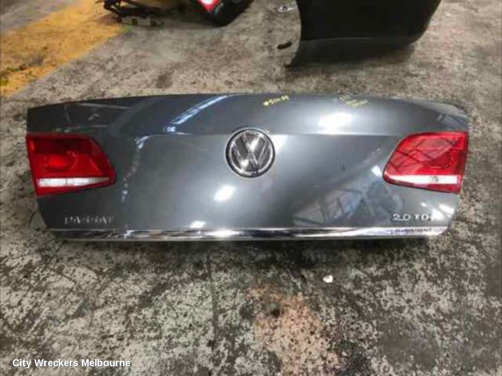 VOLKSWAGEN PASSAT 2011 Bootlid/Tailgate