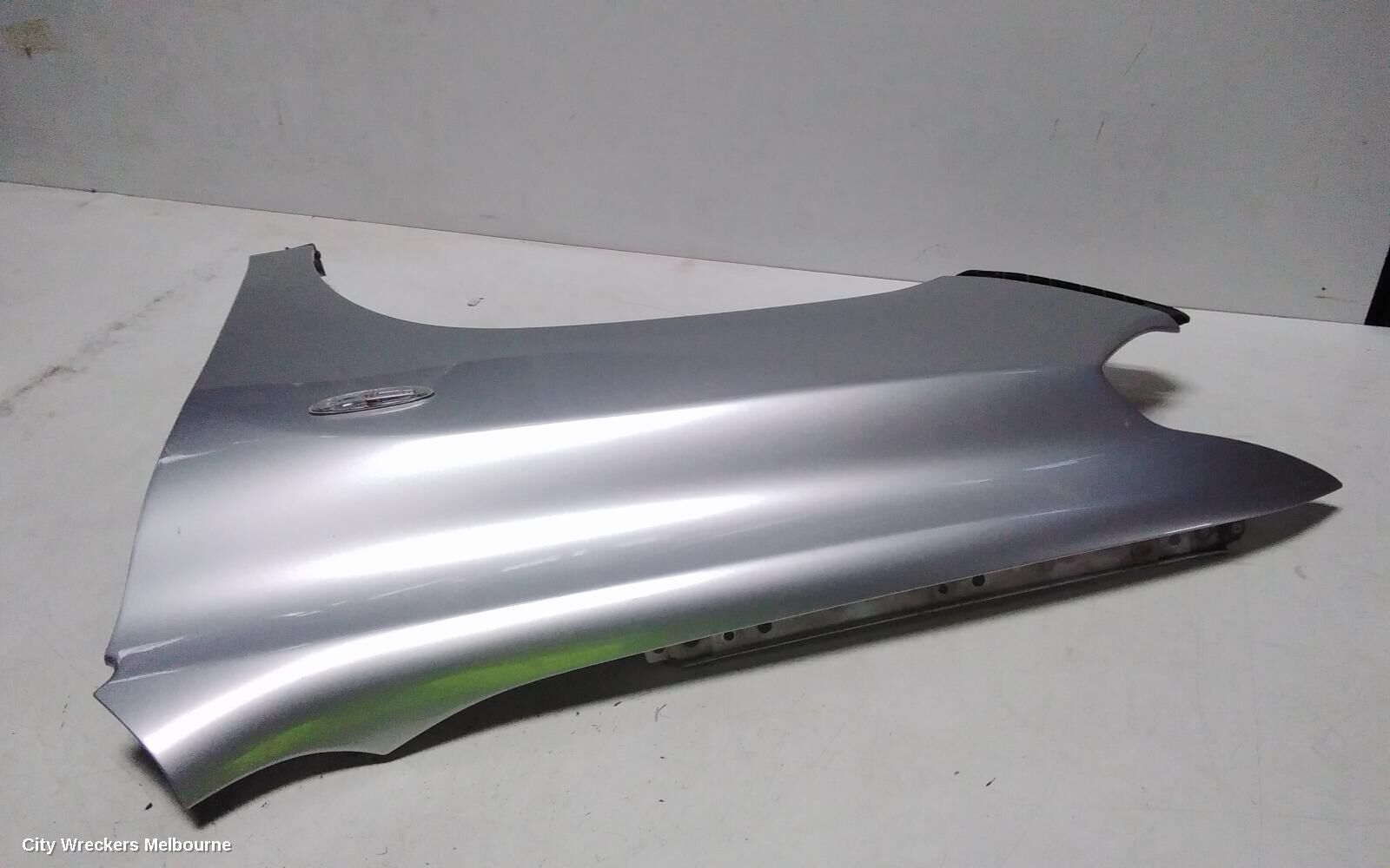 TOYOTA KLUGER 2009 Left Guard