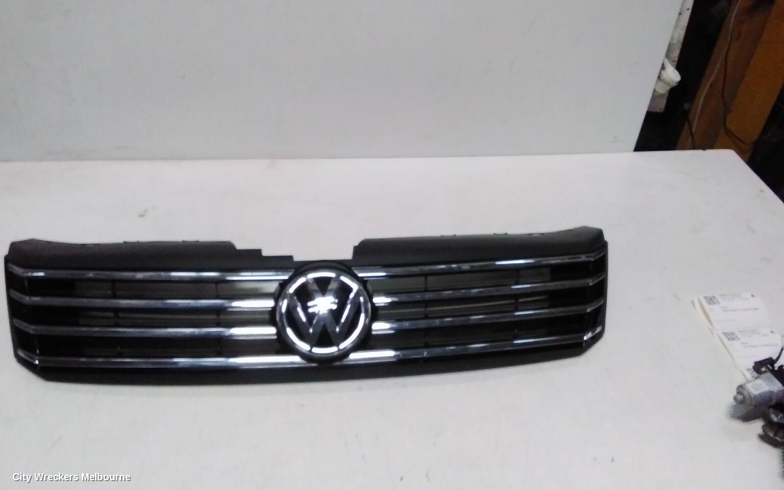 VOLKSWAGEN PASSAT 2012 Grille