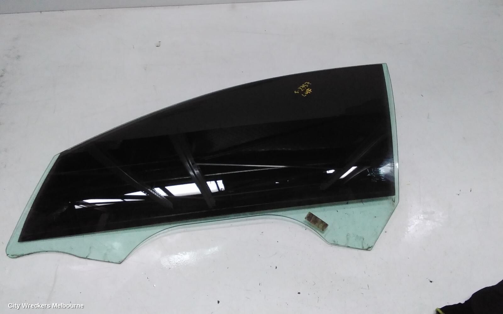 HOLDEN COMMODORE 2014 Left Front Door Window