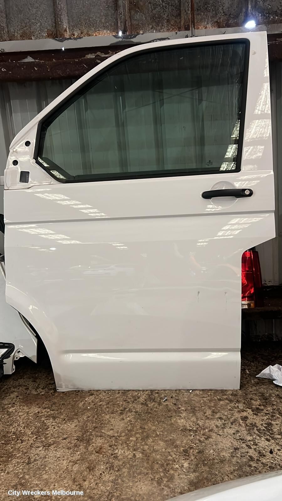 VOLKSWAGEN TRANSPORTER 2023 Left Front Door