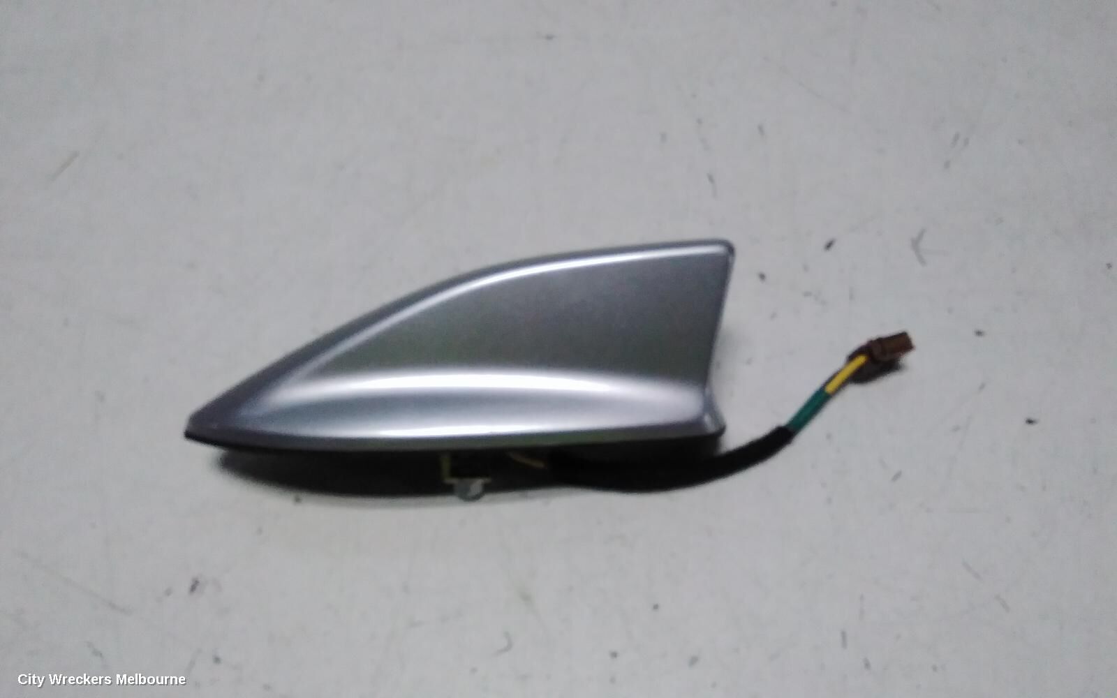 MITSUBISHI OUTLANDER 2022 Antenna