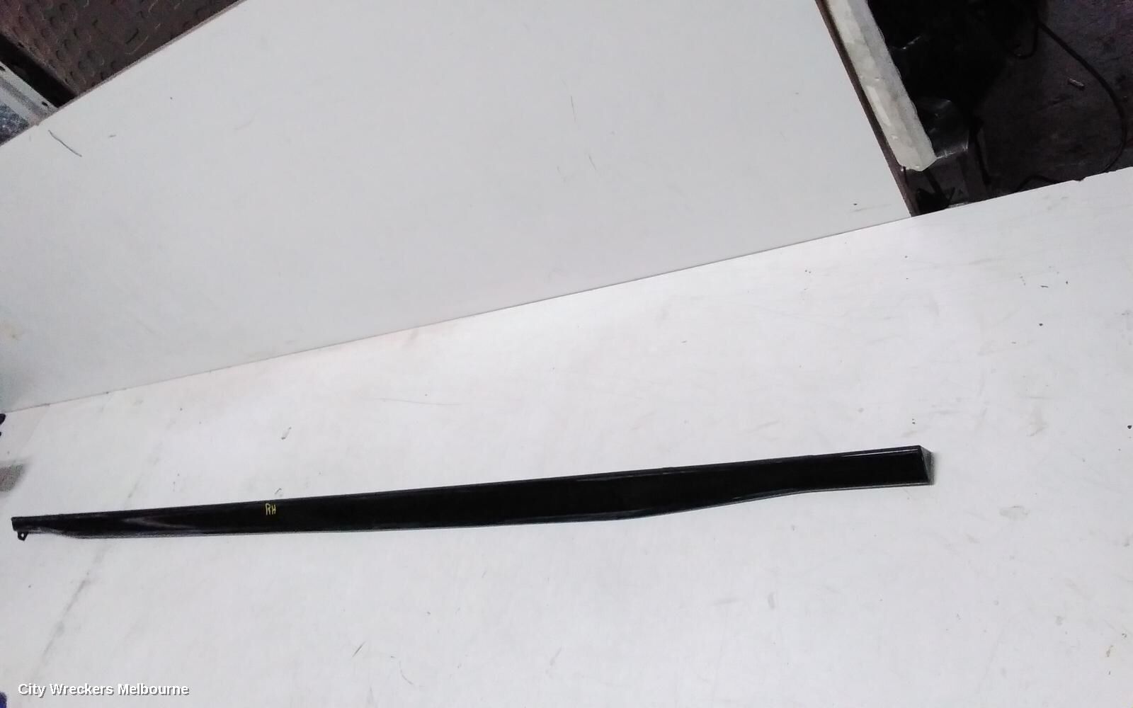 VOLKSWAGEN GOLF 2022 Side Step/Skirt