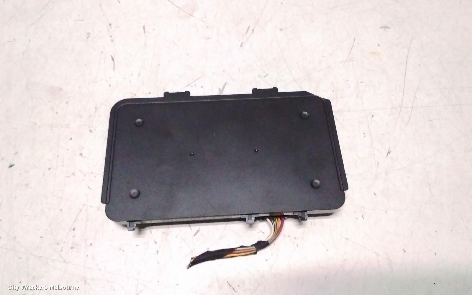 VOLKSWAGEN POLO, AW, 09/17-, WAIRLESS CHARGER : 143533