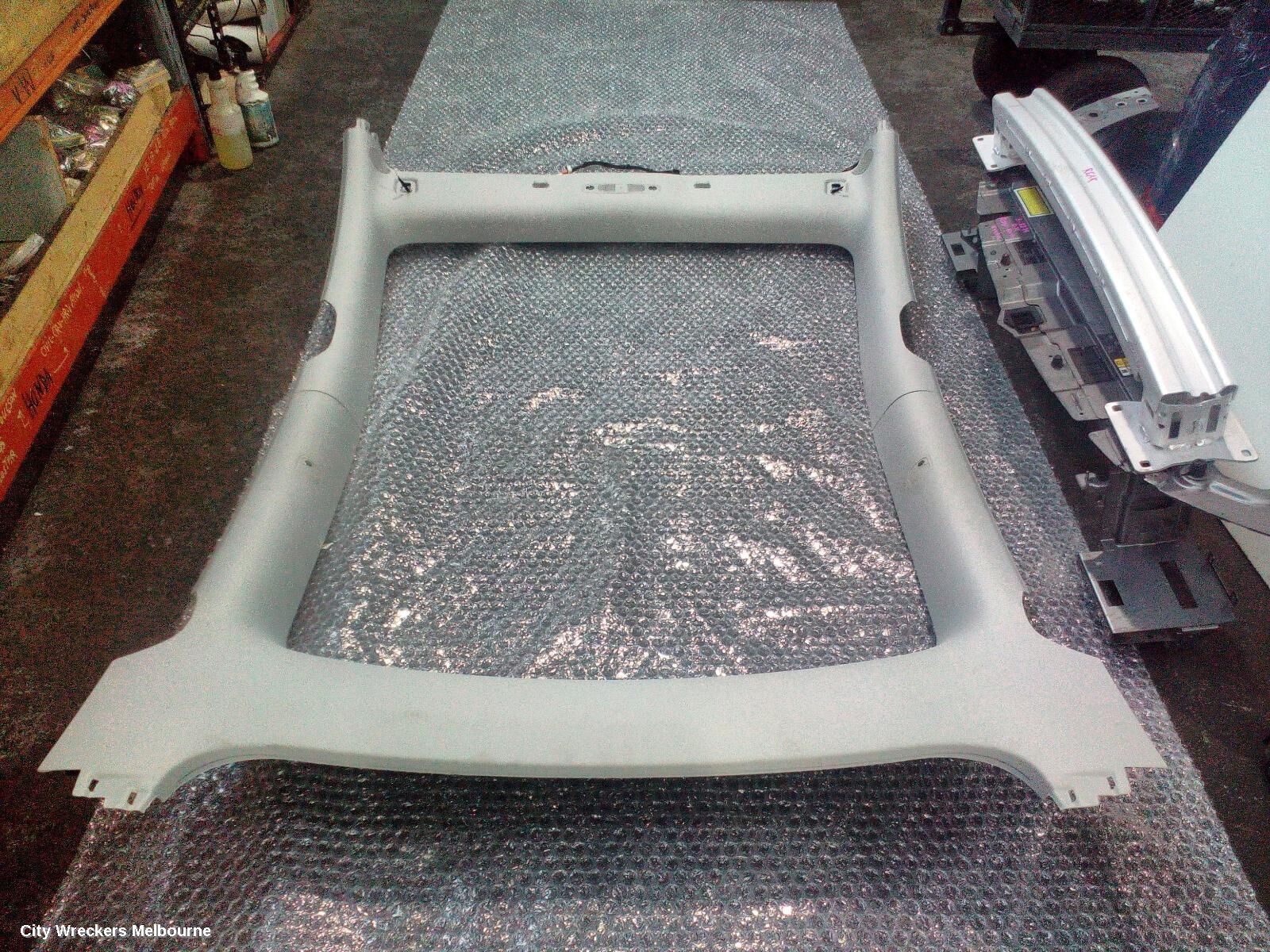 TESLA MODEL Y 2023 Hoodlining