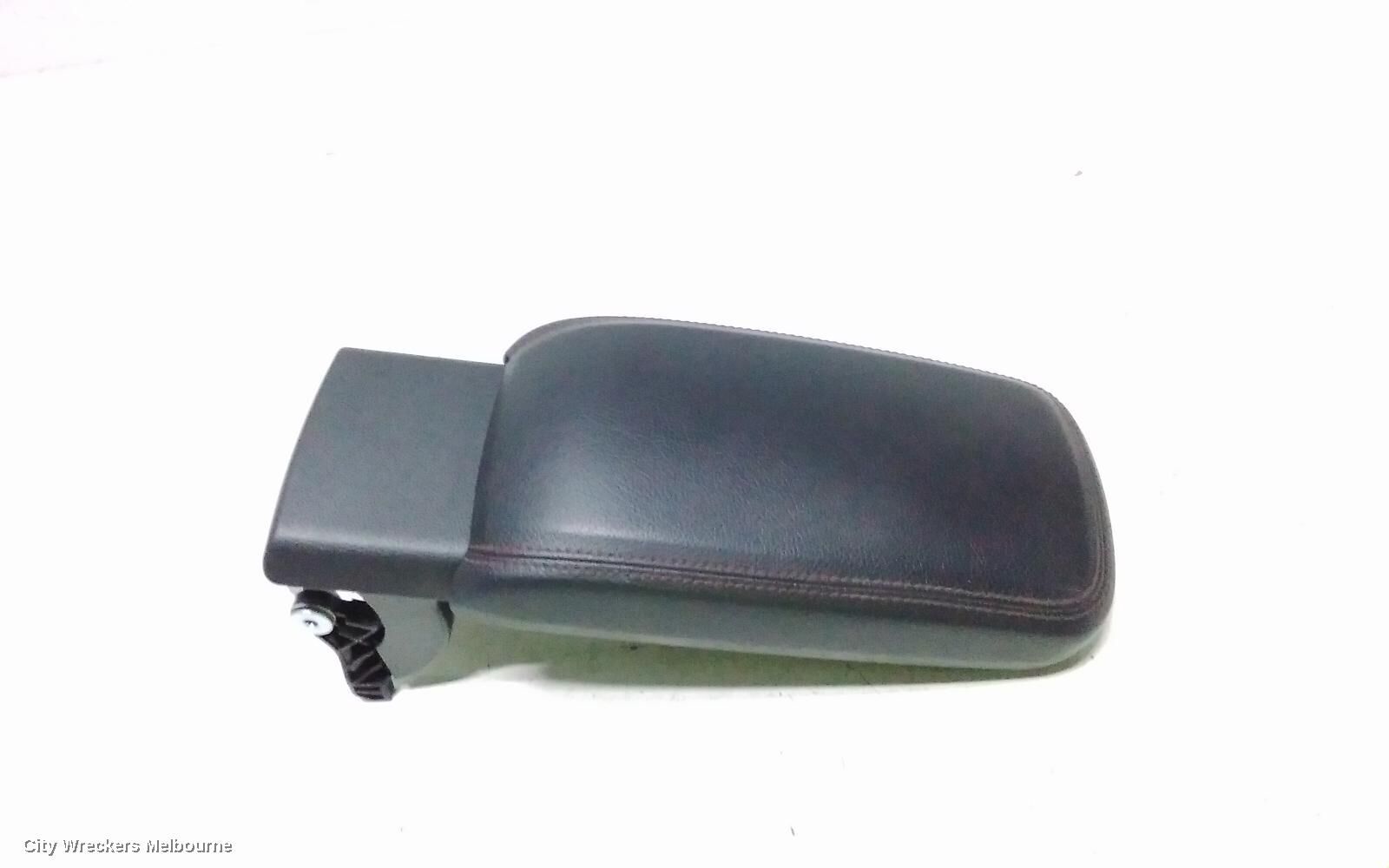 MERCEDES CLA CLASS 2014 Console