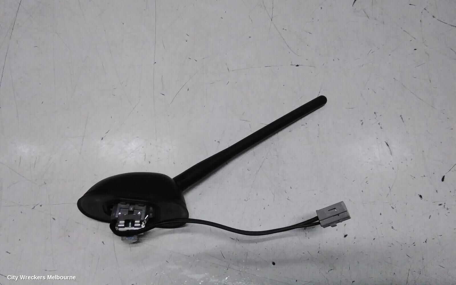 SUZUKI SWIFT 2013 Antenna