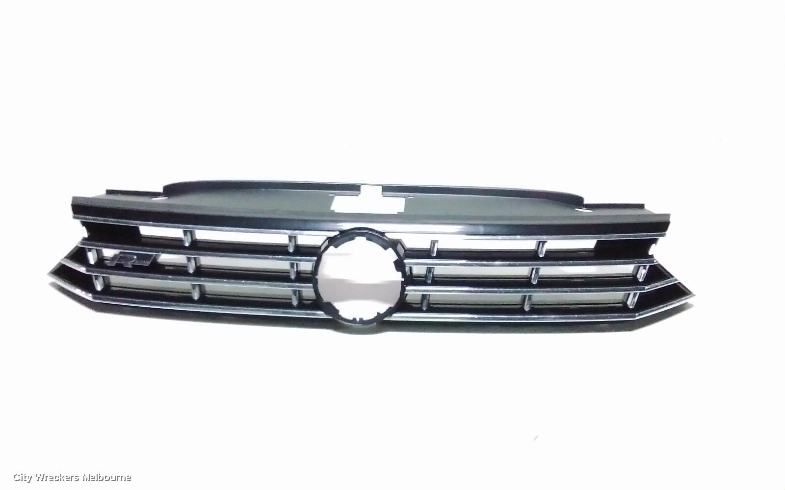 VOLKSWAGEN PASSAT 2017 Grille