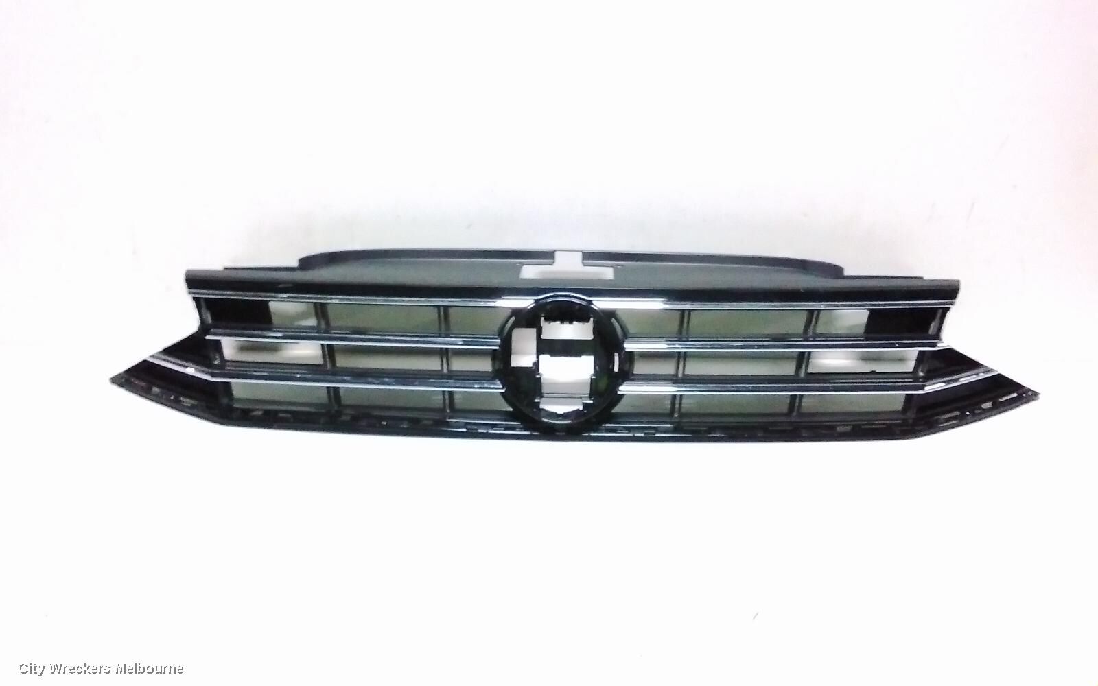 VOLKSWAGEN PASSAT 2017 Grille