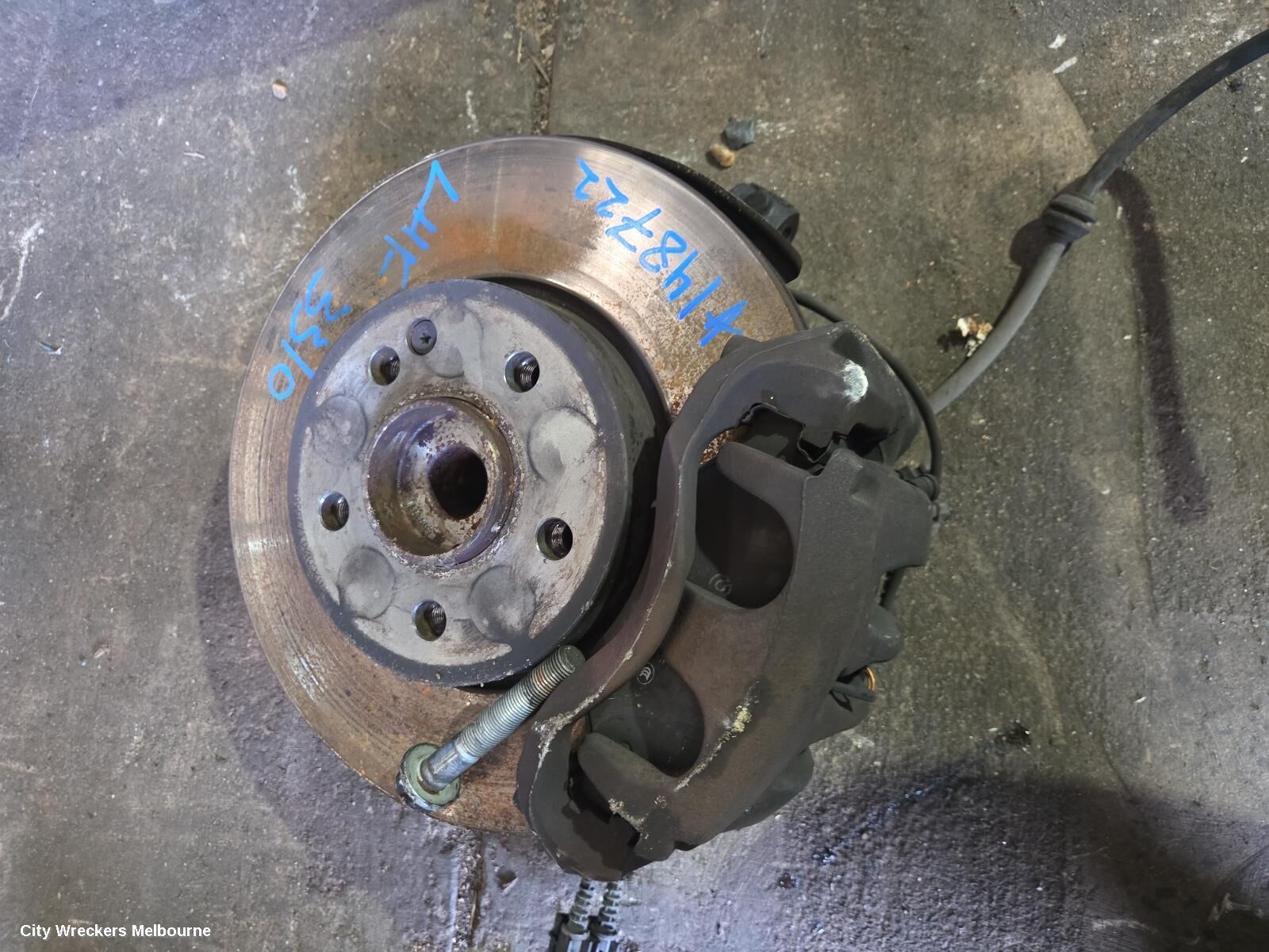 MERCEDES VITO 2013 Left Front Hub Assembly