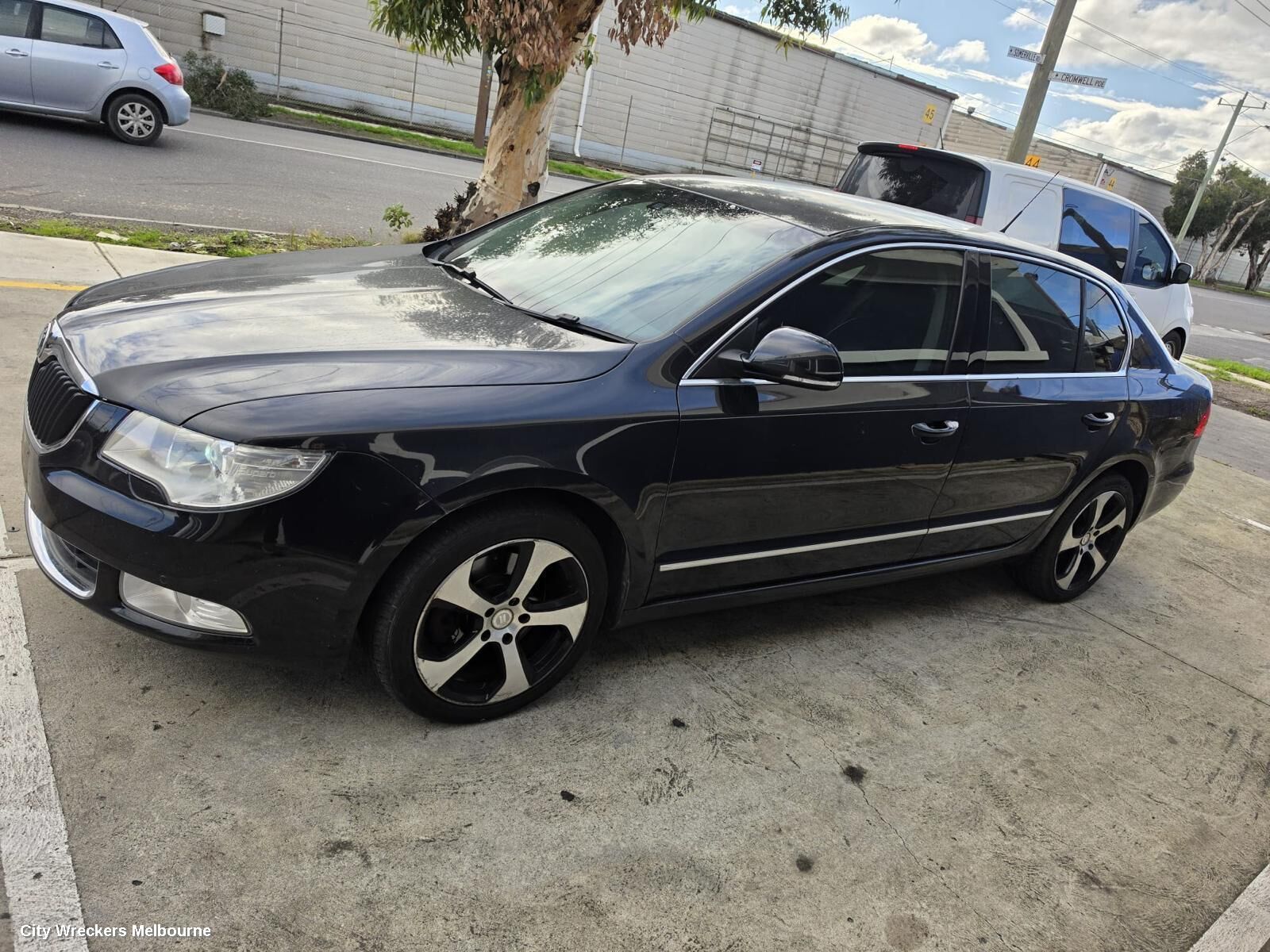 SKODA SUPERB 2010 Fan