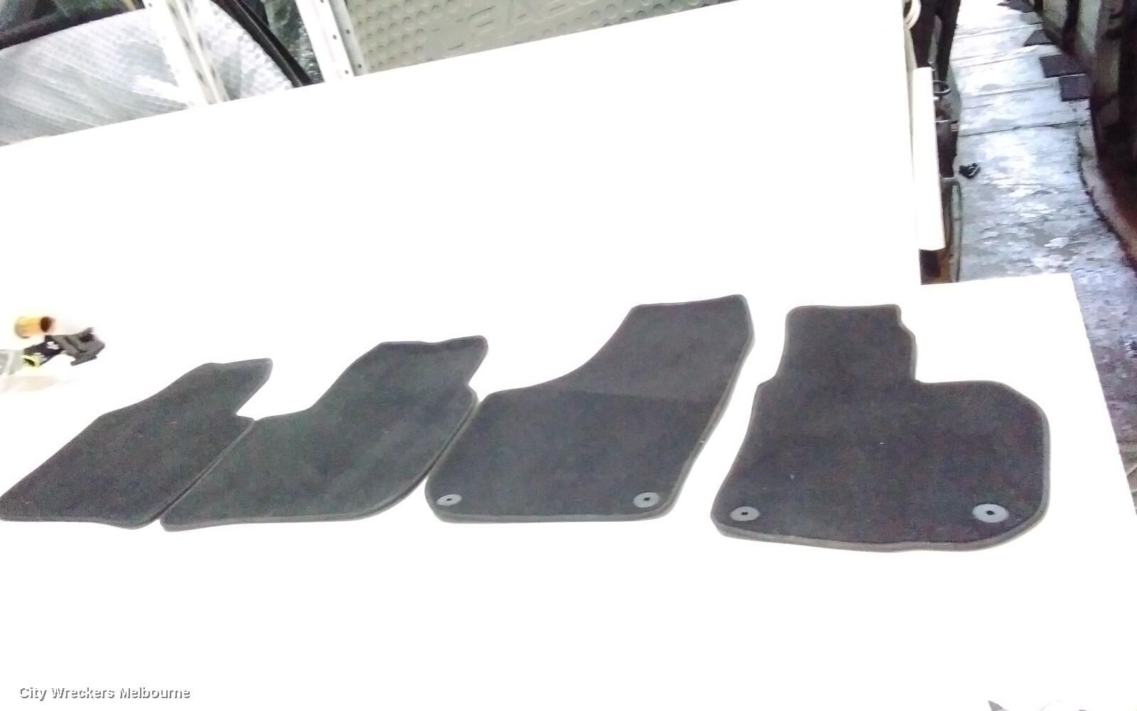SKODA SUPERB 2010 Floor Mats