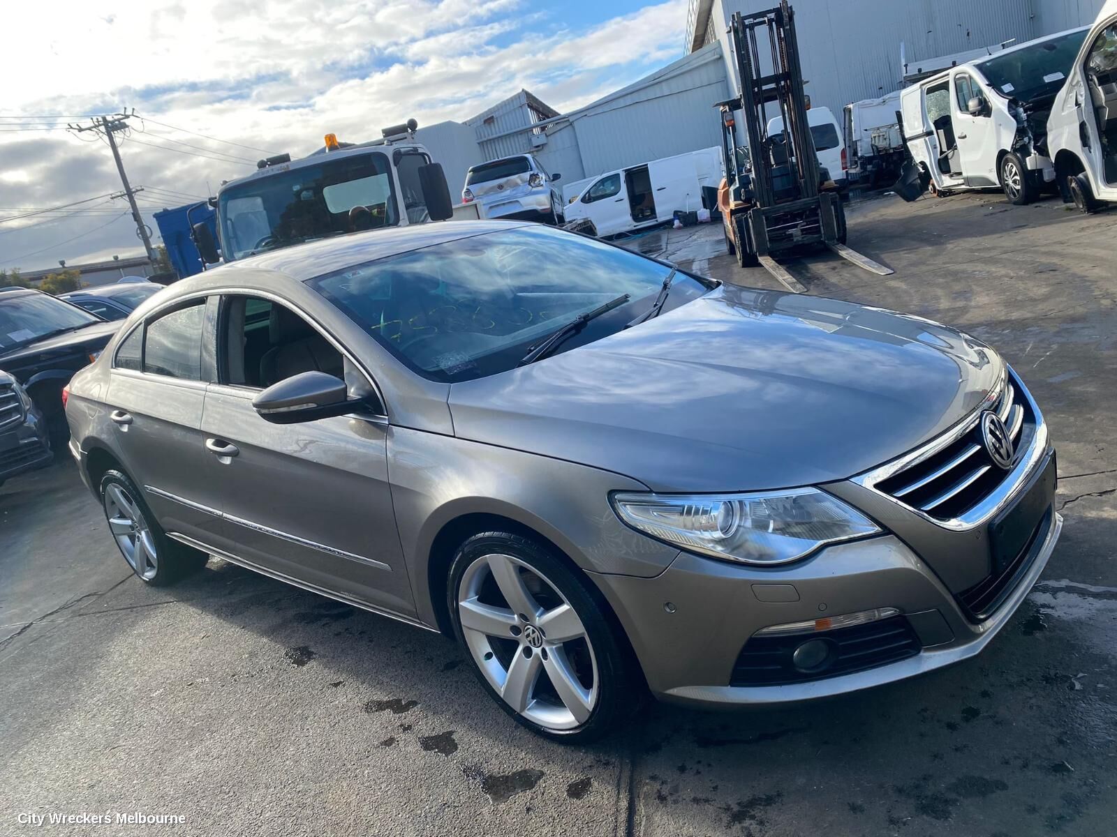 VOLKSWAGEN PASSAT 2011 Washer Jet