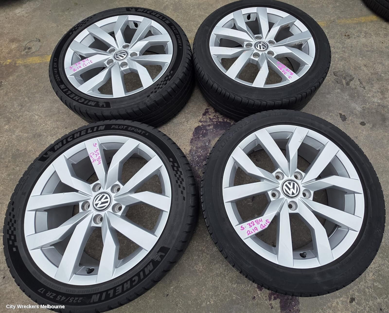 VOLKSWAGEN GOLF 2025 Wheel Mag