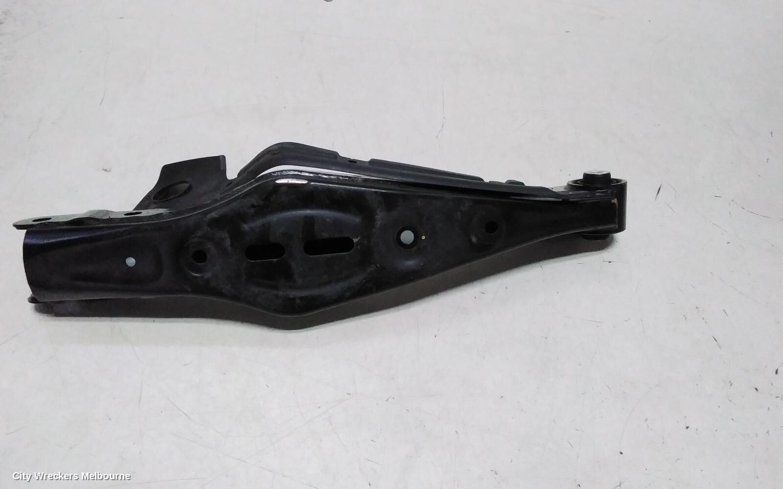 KIA SORENTO 2023 Right Rear Trailing Arm