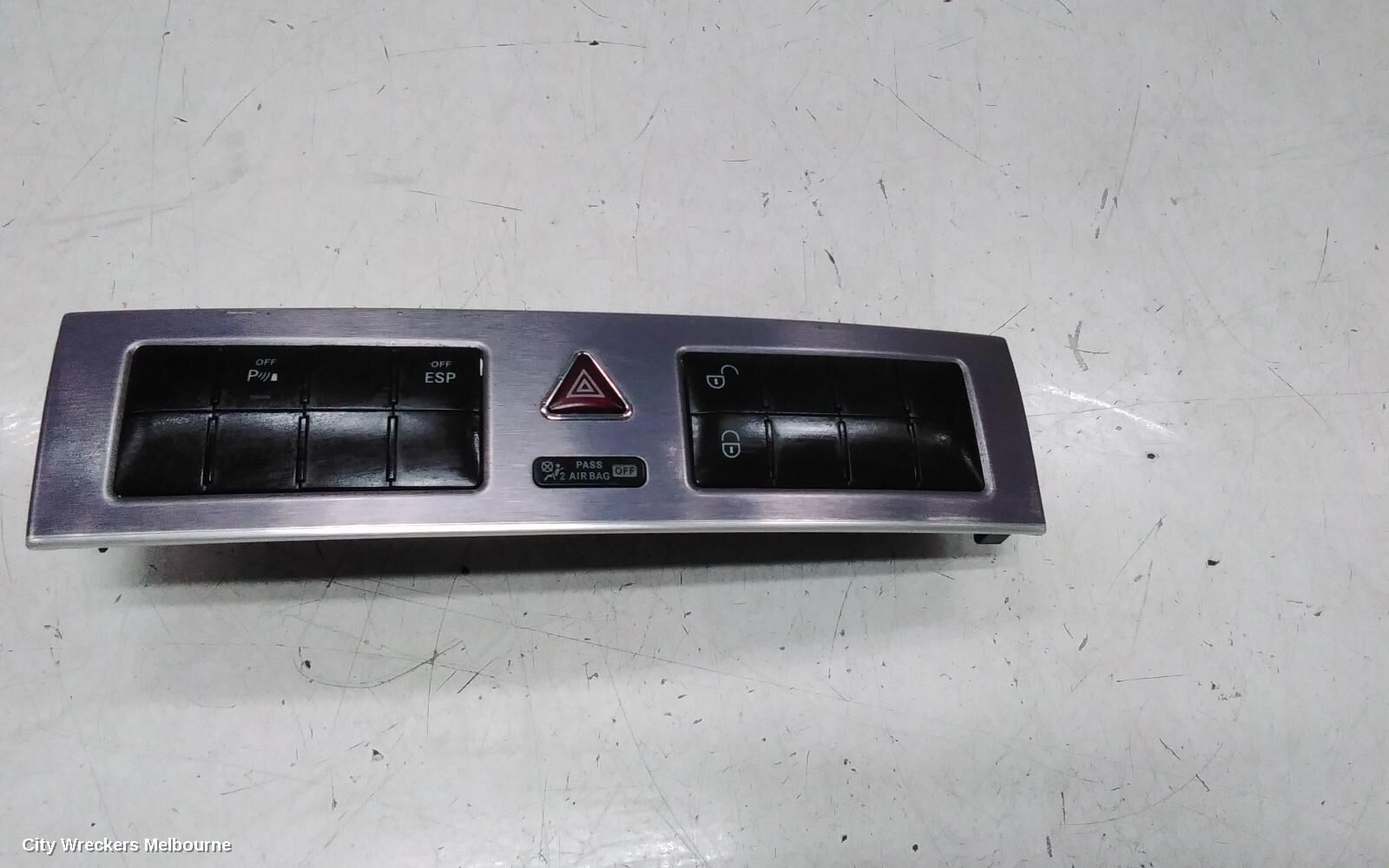 MERCEDES CLC CLASS, CL203 08/08-03/11, HAZARD SWITCH AND SURROUND: 144833