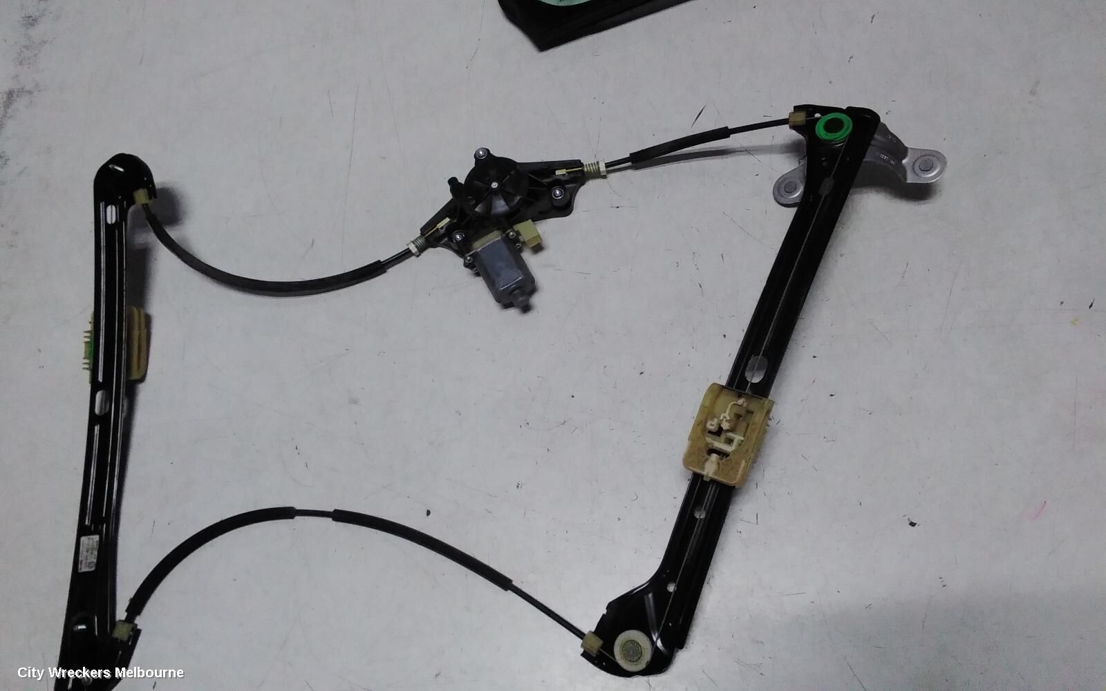 VOLKSWAGEN GOLF 2014 Left Front Window Reg/Motor