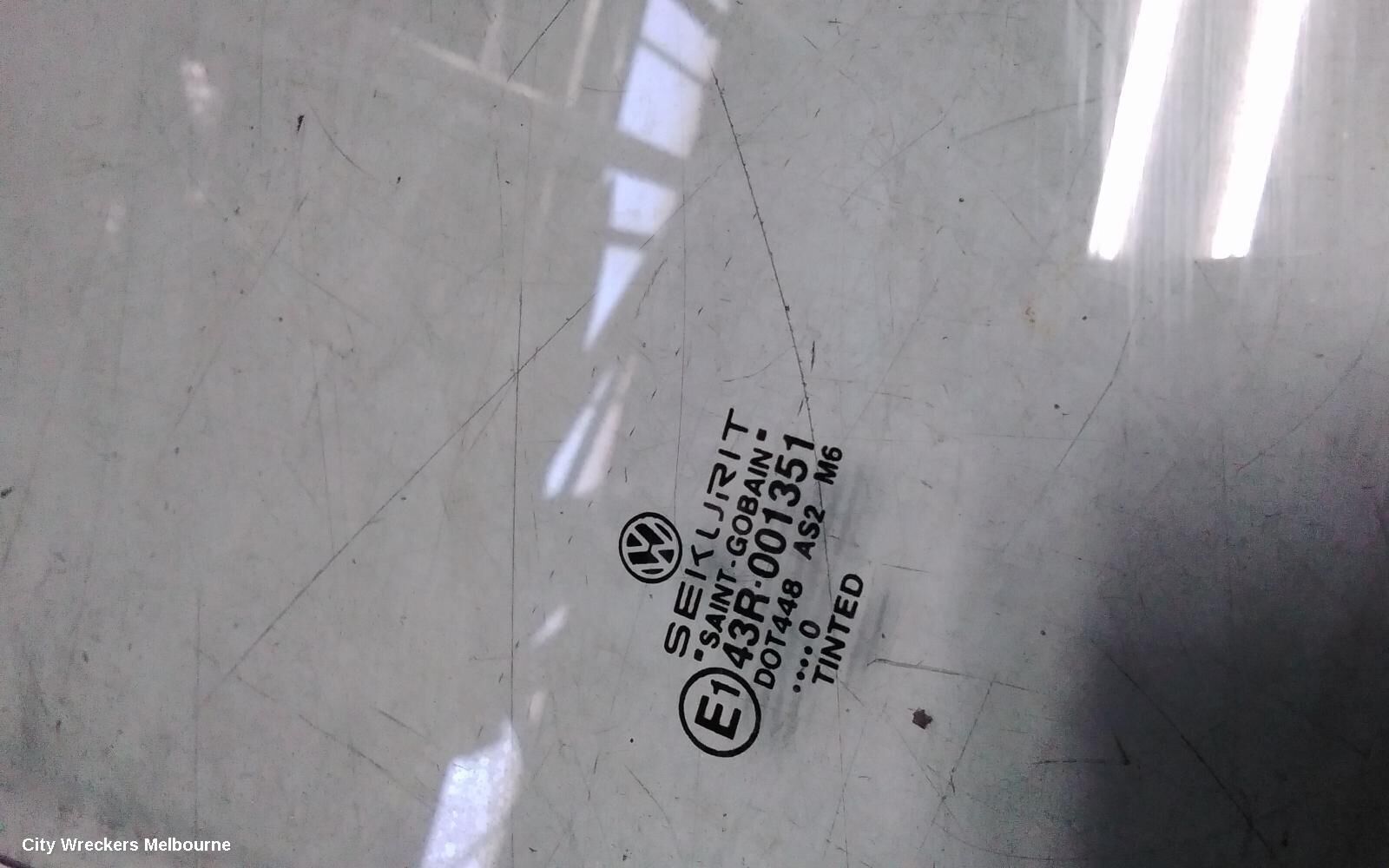 VOLKSWAGEN GOLF 2000 Right Front Door Window