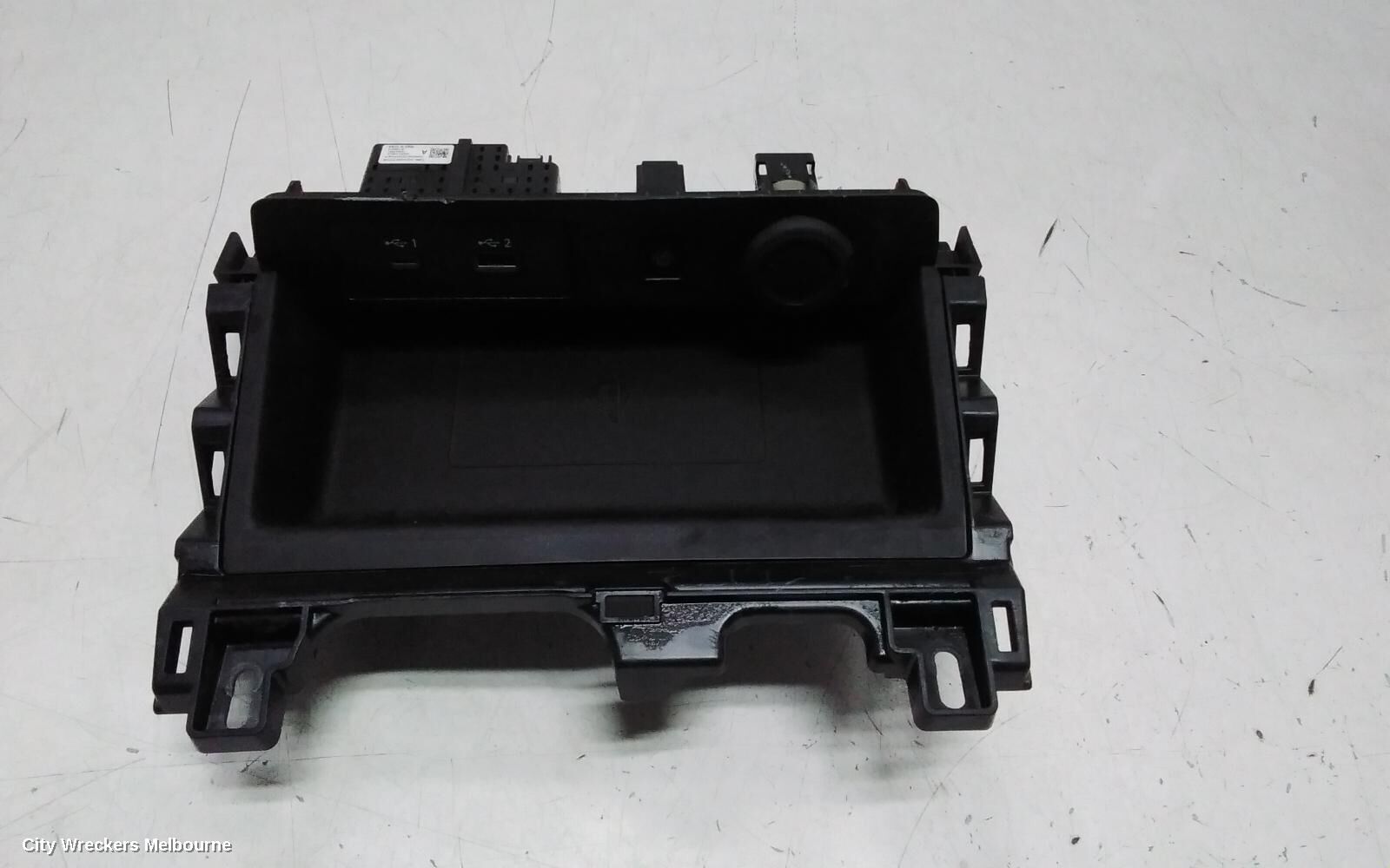 MITSUBISHI OUTLANDER, ZM, WIRELESS CHARGING PAD (IN FRONT OF CENTRE CONSOLE), 08/21-, WC500M-NM / 283426RACB: 145032