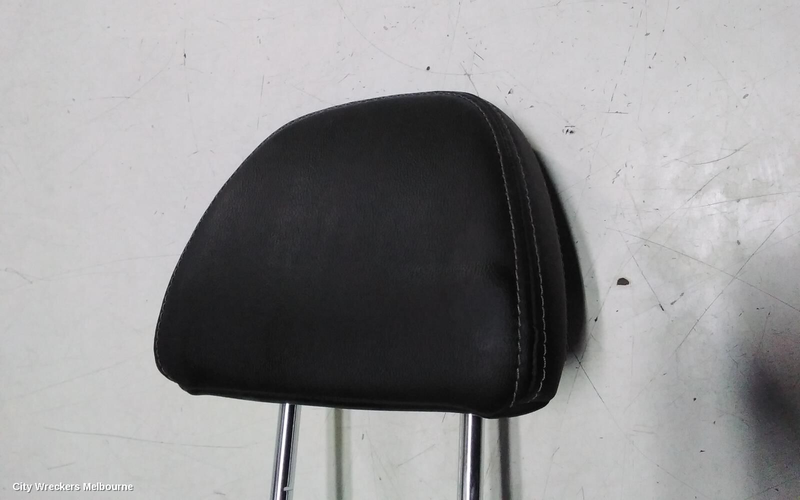 MITSUBISHI OUTLANDER 2022 Headrest