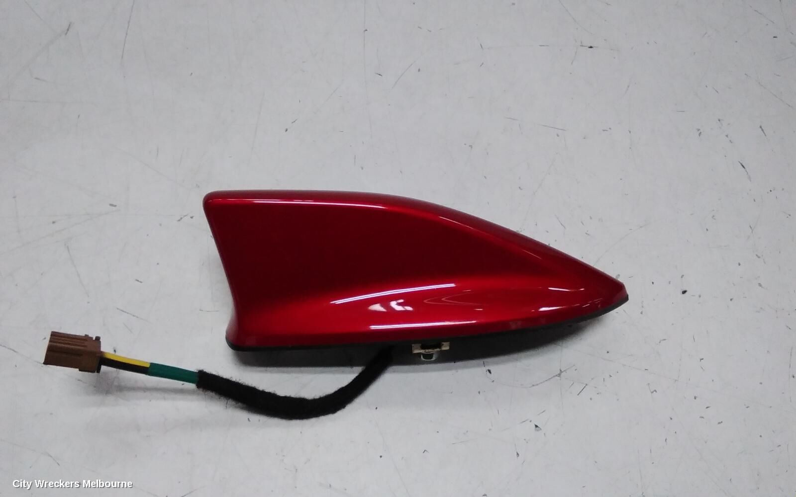 MITSUBISHI OUTLANDER 2022 Antenna