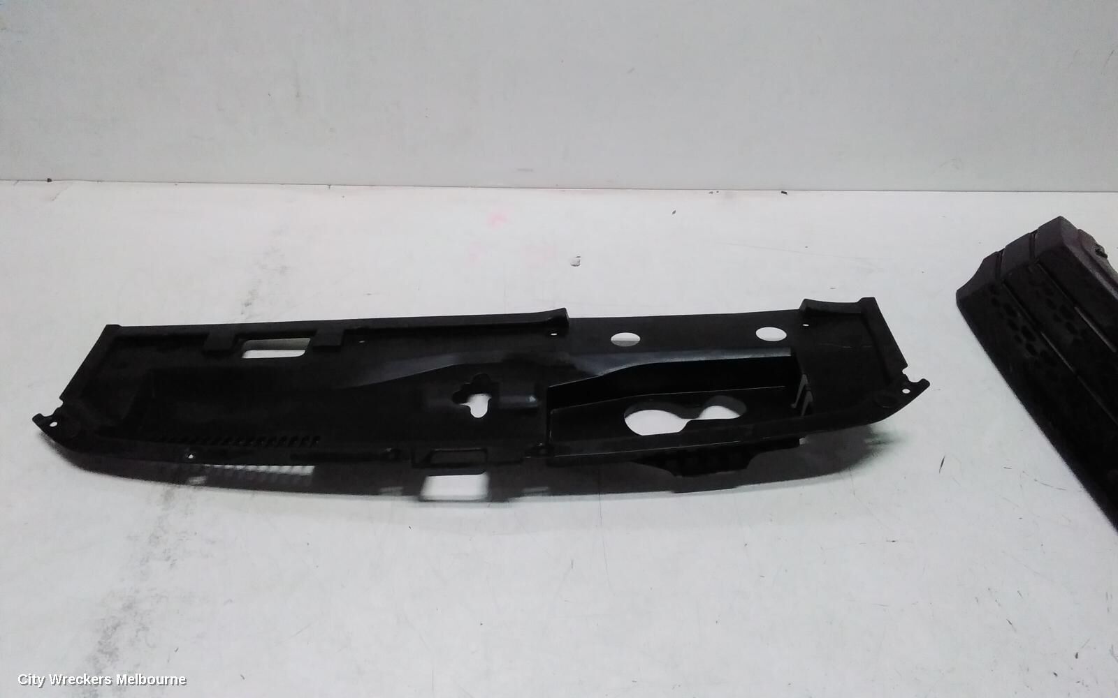 MITSUBISHI ECLIPSE CROSS 2024 Grille