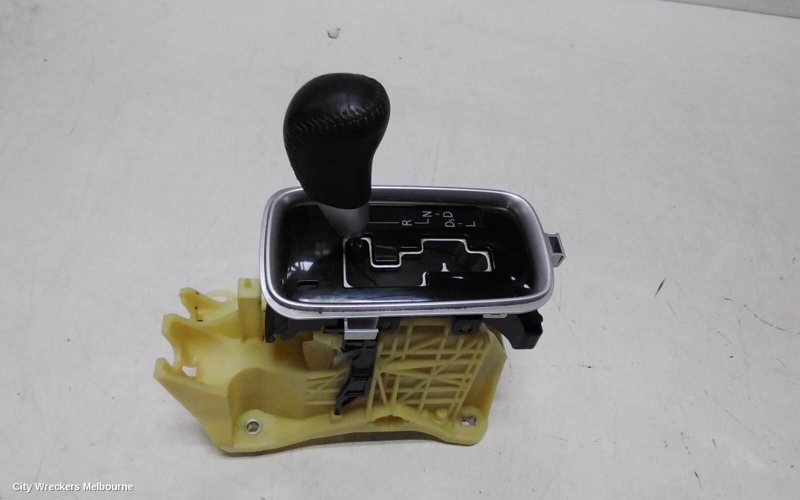 MITSUBISHI OUTLANDER 2021 Gear Stick/Shifter