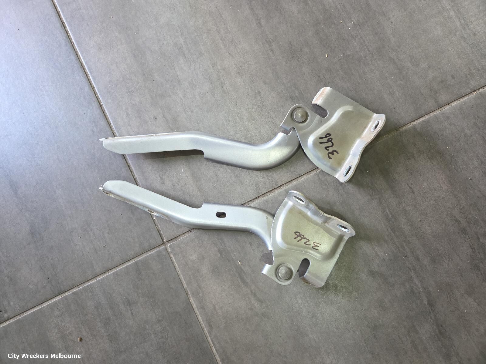 TOYOTA KLUGER 2016 Bonnet Hinge/Strut