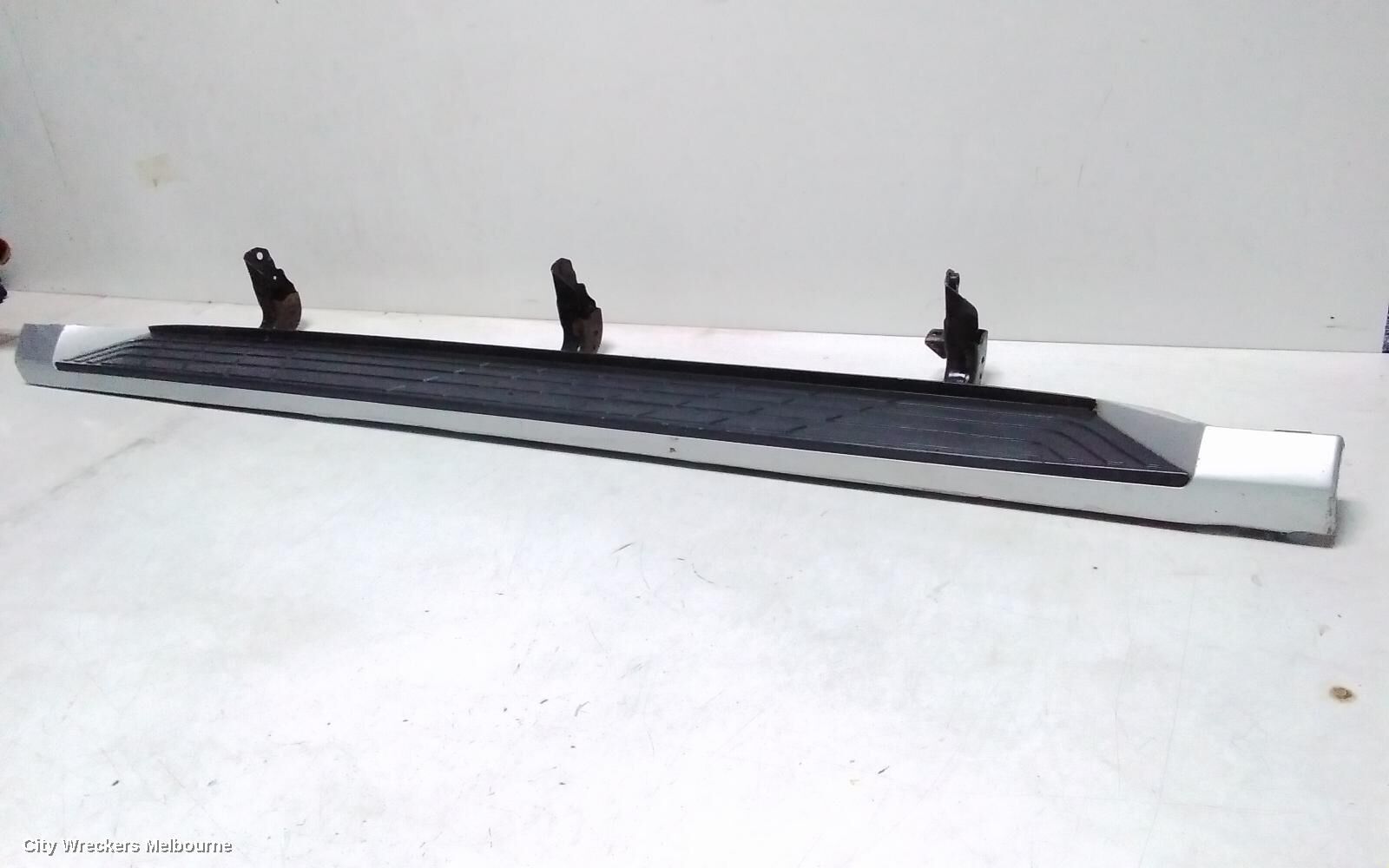 MITSUBISHI PAJERO 2011 Side Step/Skirt