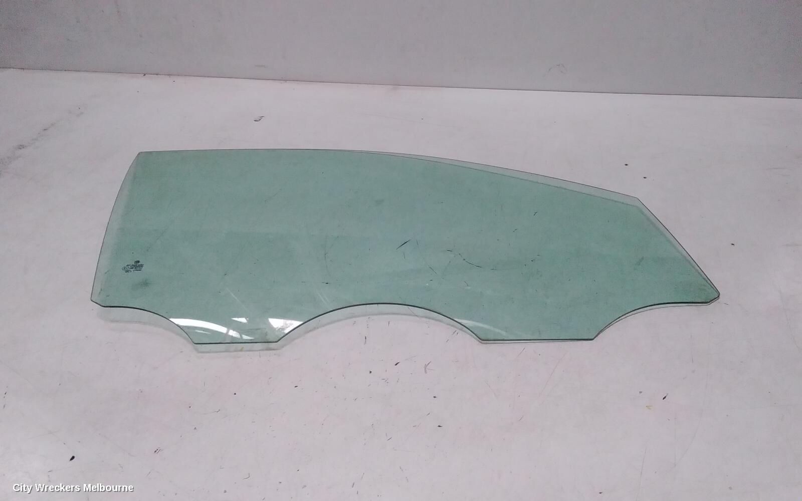 VOLKSWAGEN POLO 2008 Right Front Door Window