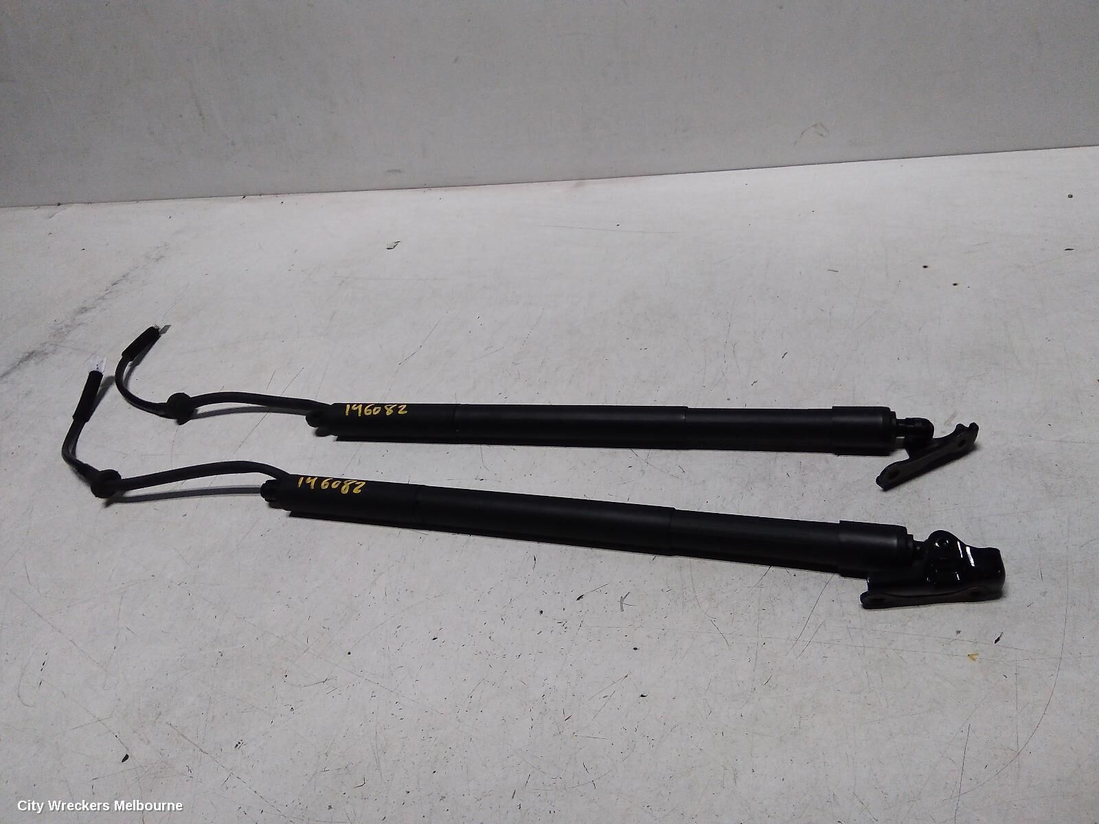 TOYOTA COROLLA CROSS 2025 Hatch Strut