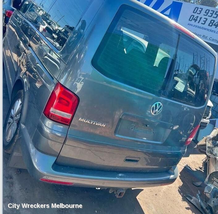 VOLKSWAGEN TRANSPORTER 2018 Console