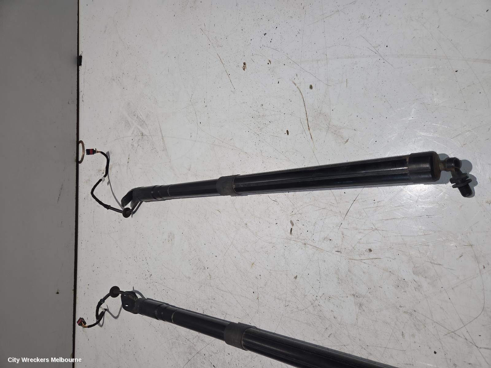 PORSCHE CAYENNE 2014 Hatch Strut