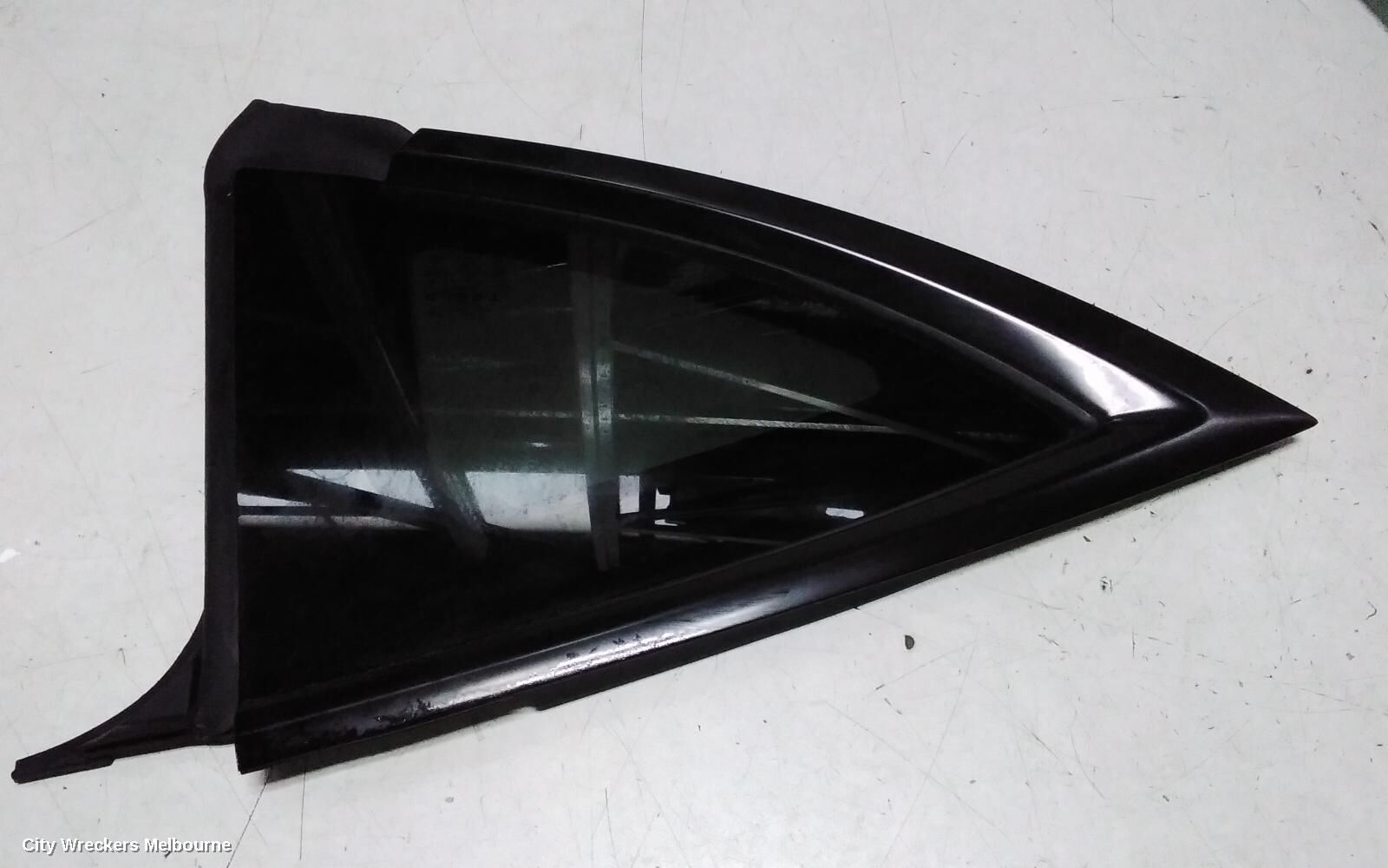 TESLA MODEL Y 2023 Right Rear 1/4 Door Glass