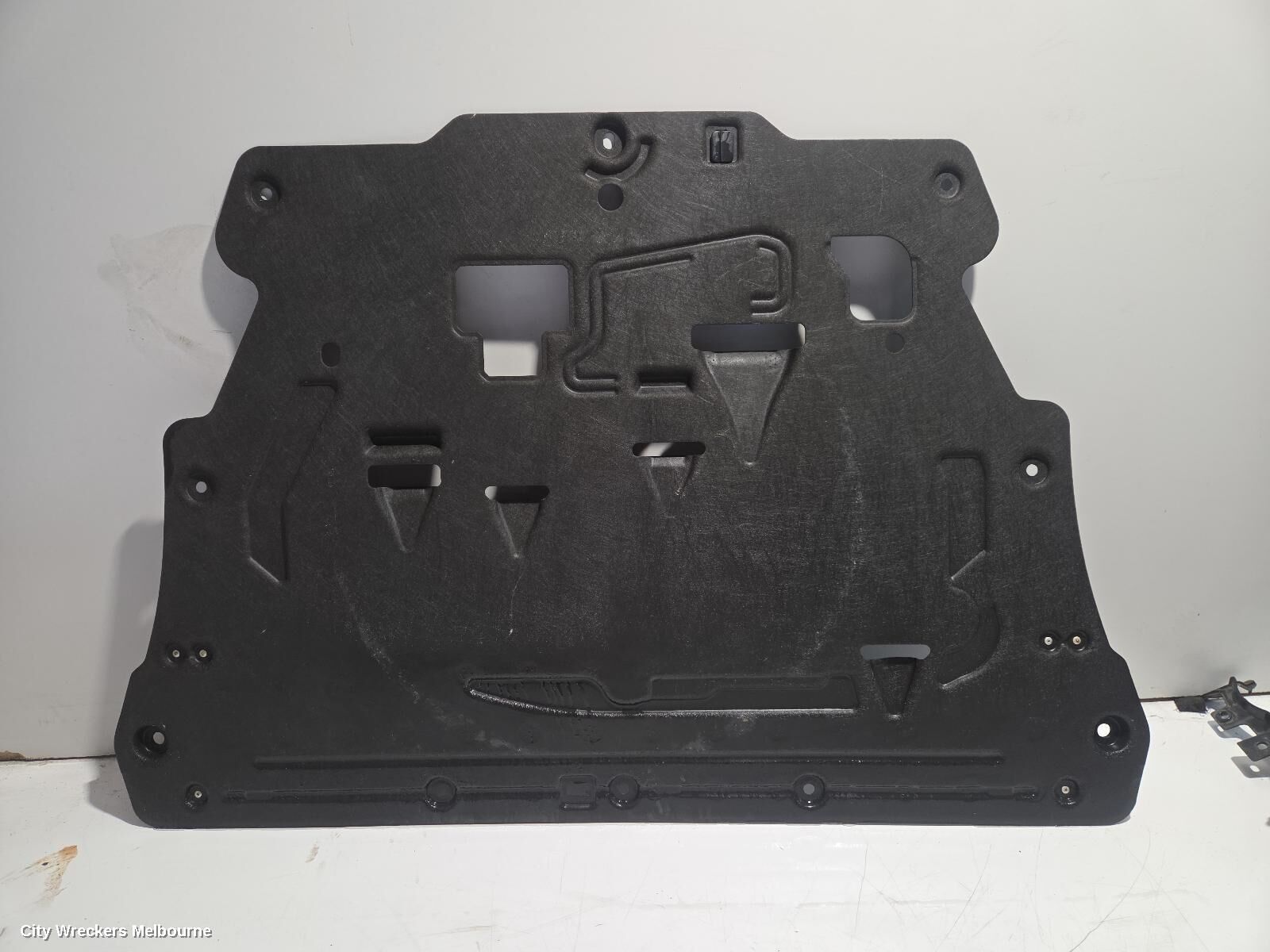 VOLVO XC60 2022 LOWER ENGINE SPLASH TRAY