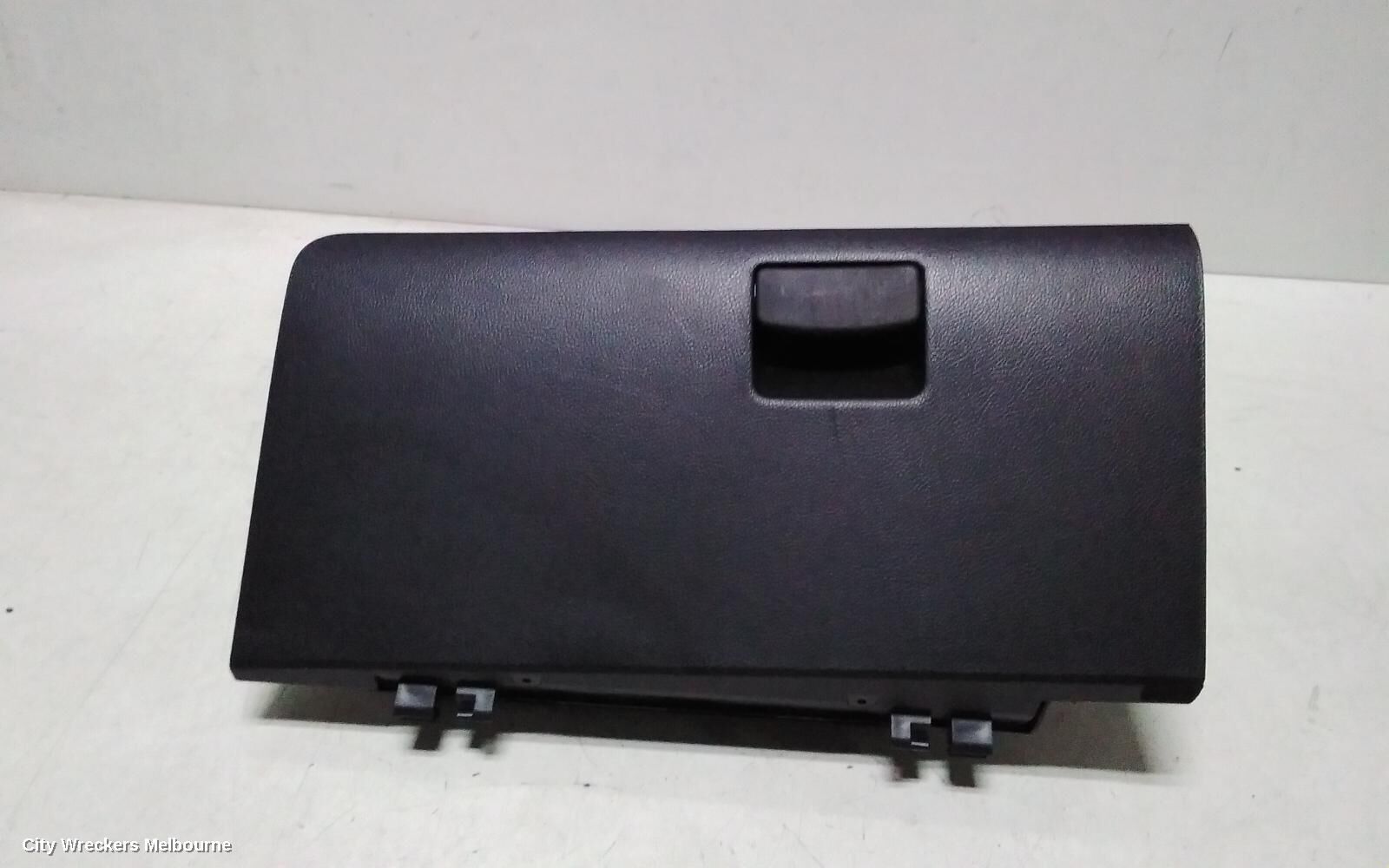 SUBARU LEVORG 2017 Glove Box