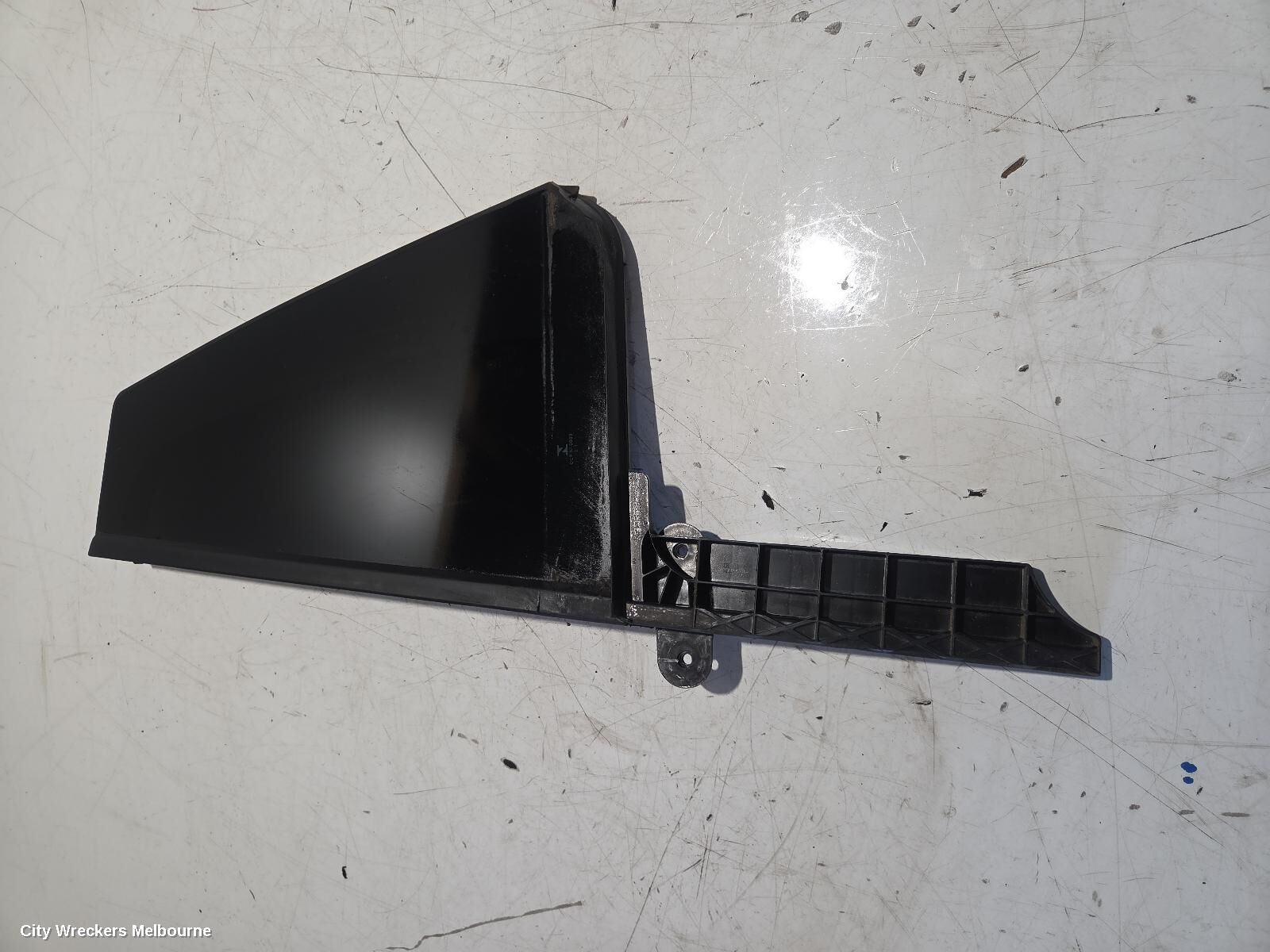 VOLKSWAGEN TIGUAN 2024 Left Rear 1/4 Door Glass