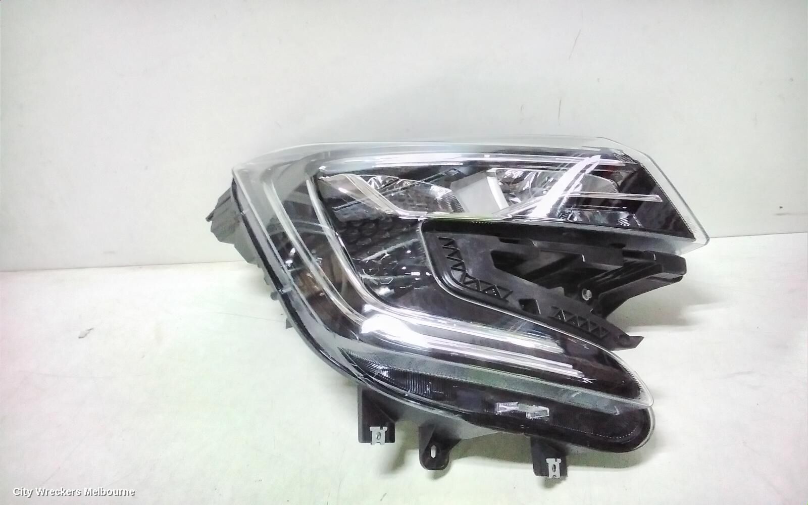MAHINDRA XUV700 2024 Right Headlamp