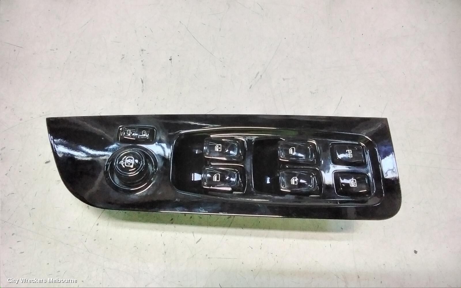 MAHINDRA XUV700 2024 Pwr Dr Wind Switch