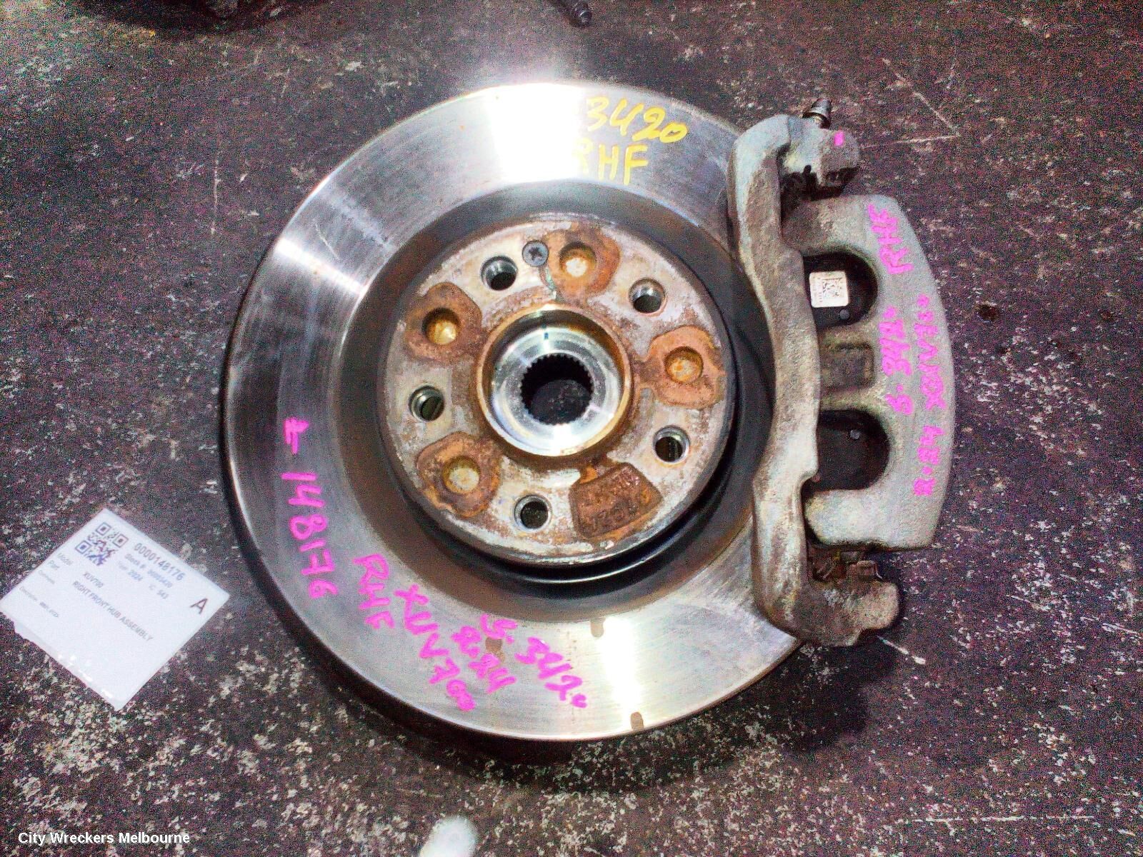 MAHINDRA XUV700 2024 Right Front Hub Assembly