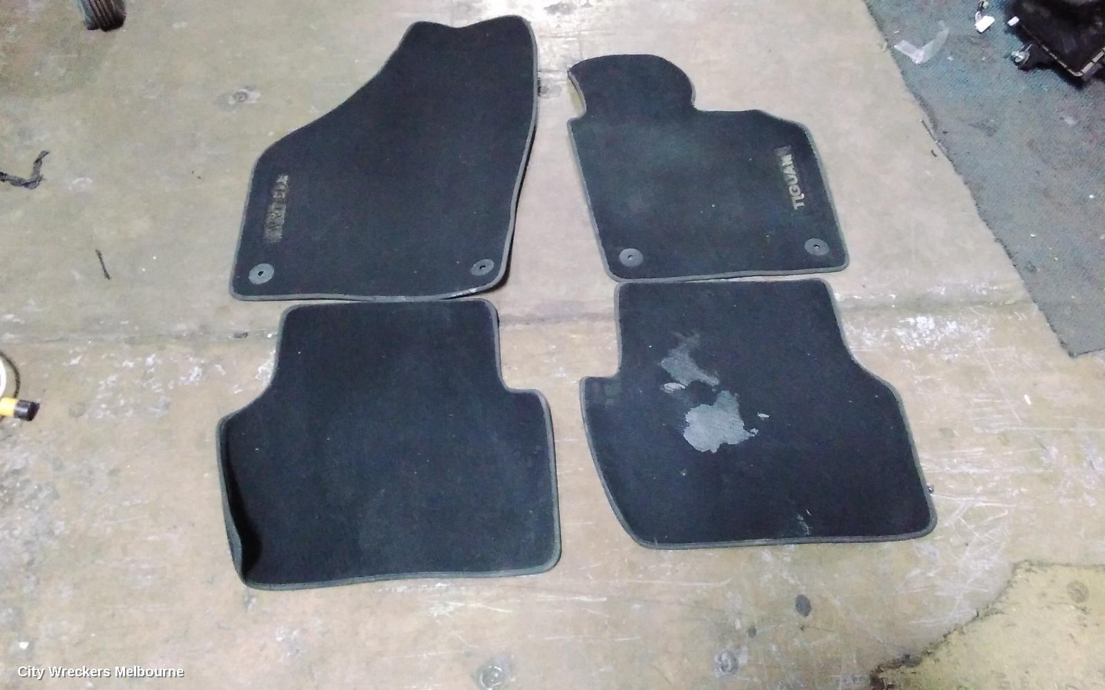 VOLKSWAGEN TIGUAN 2012 Floor Mats