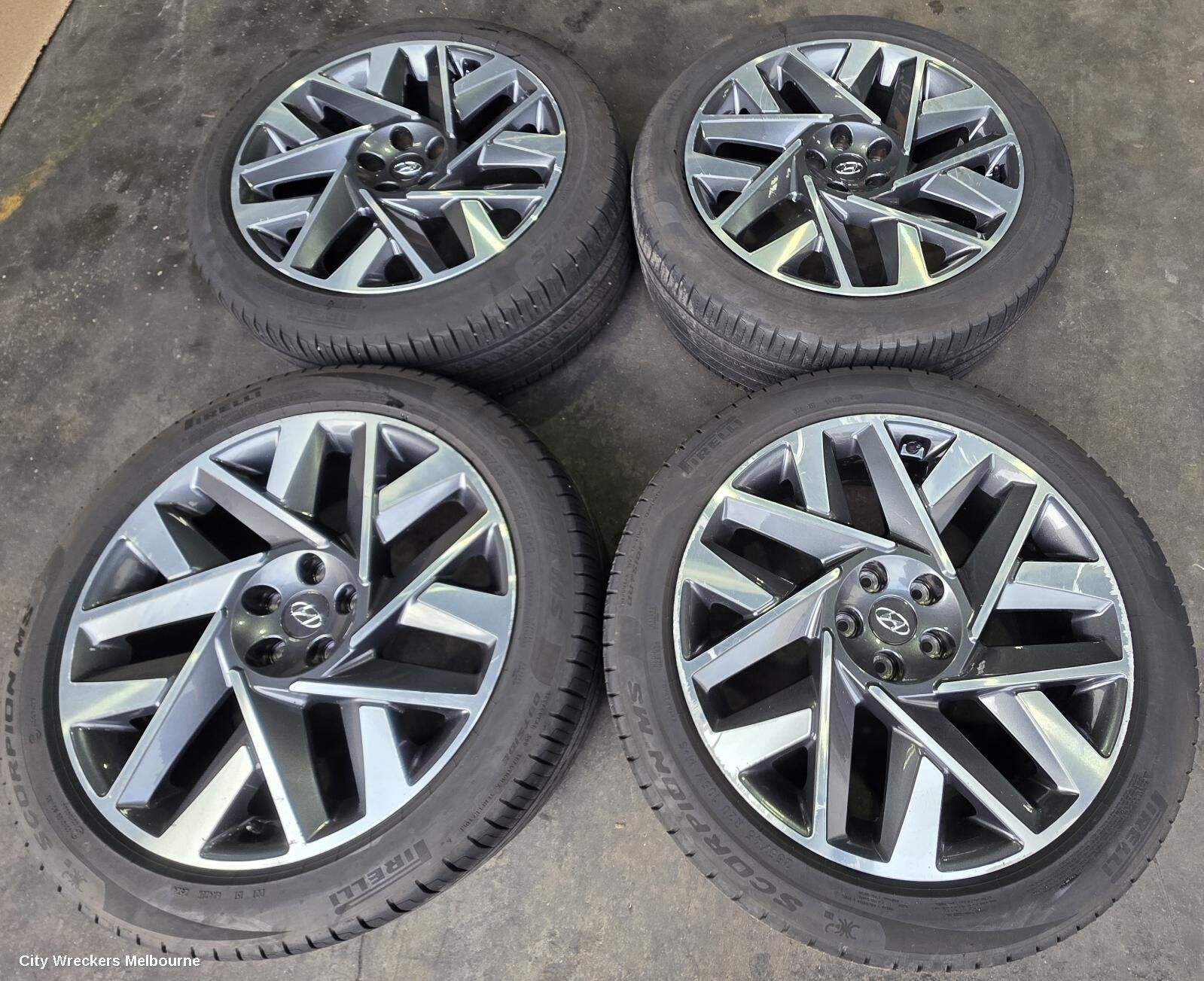 HYUNDAI SANTA FE 2022 Wheel Mag