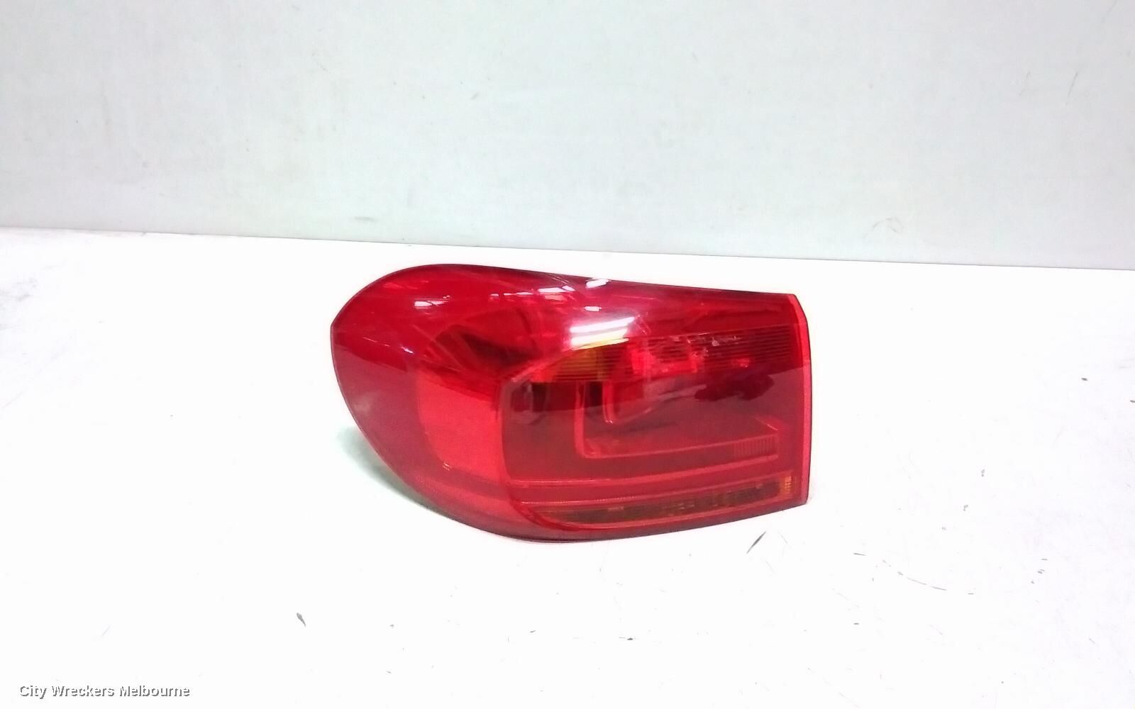 VOLKSWAGEN TIGUAN 2014 Left Taillight