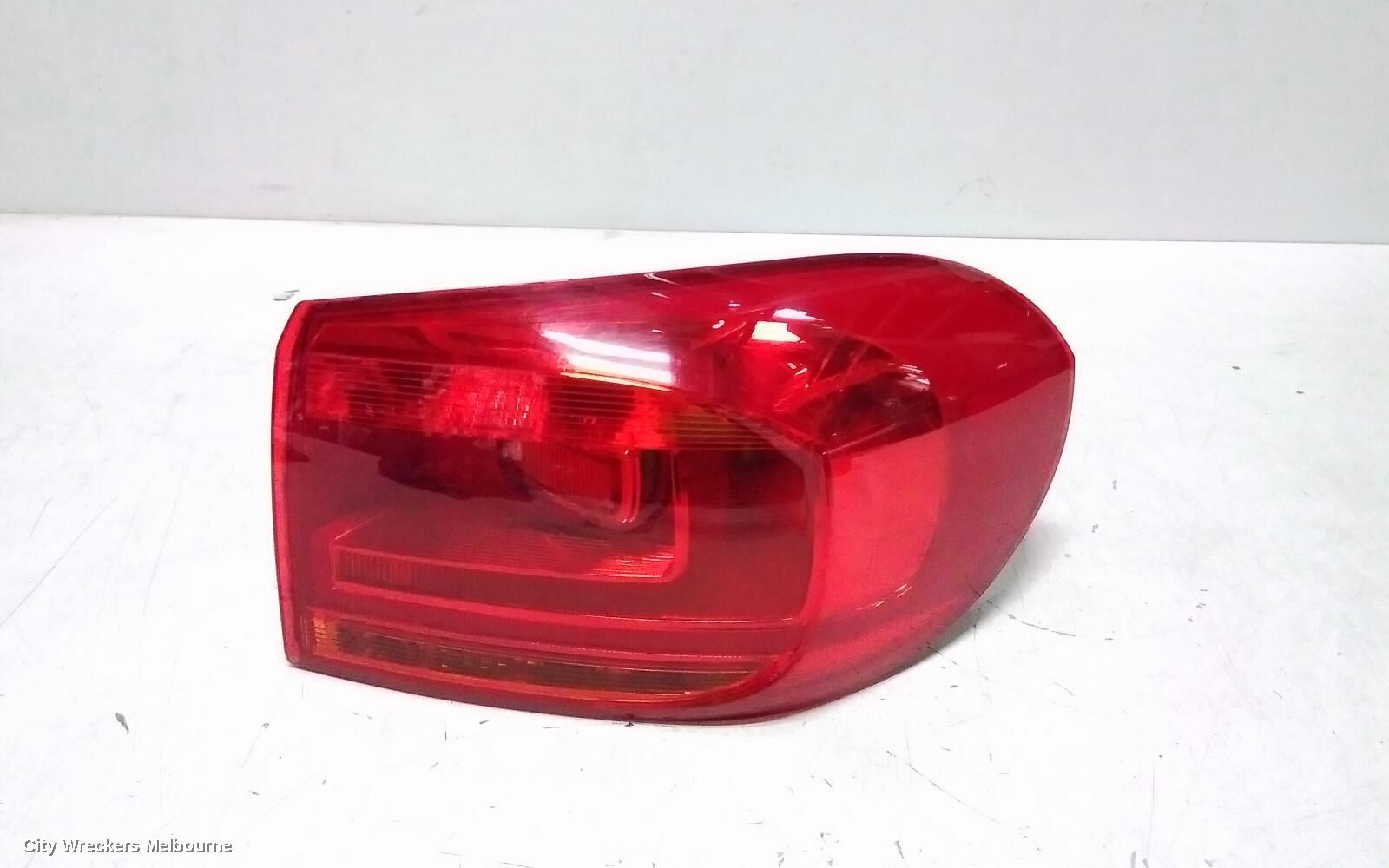 VOLKSWAGEN TIGUAN 2014 Right Taillight