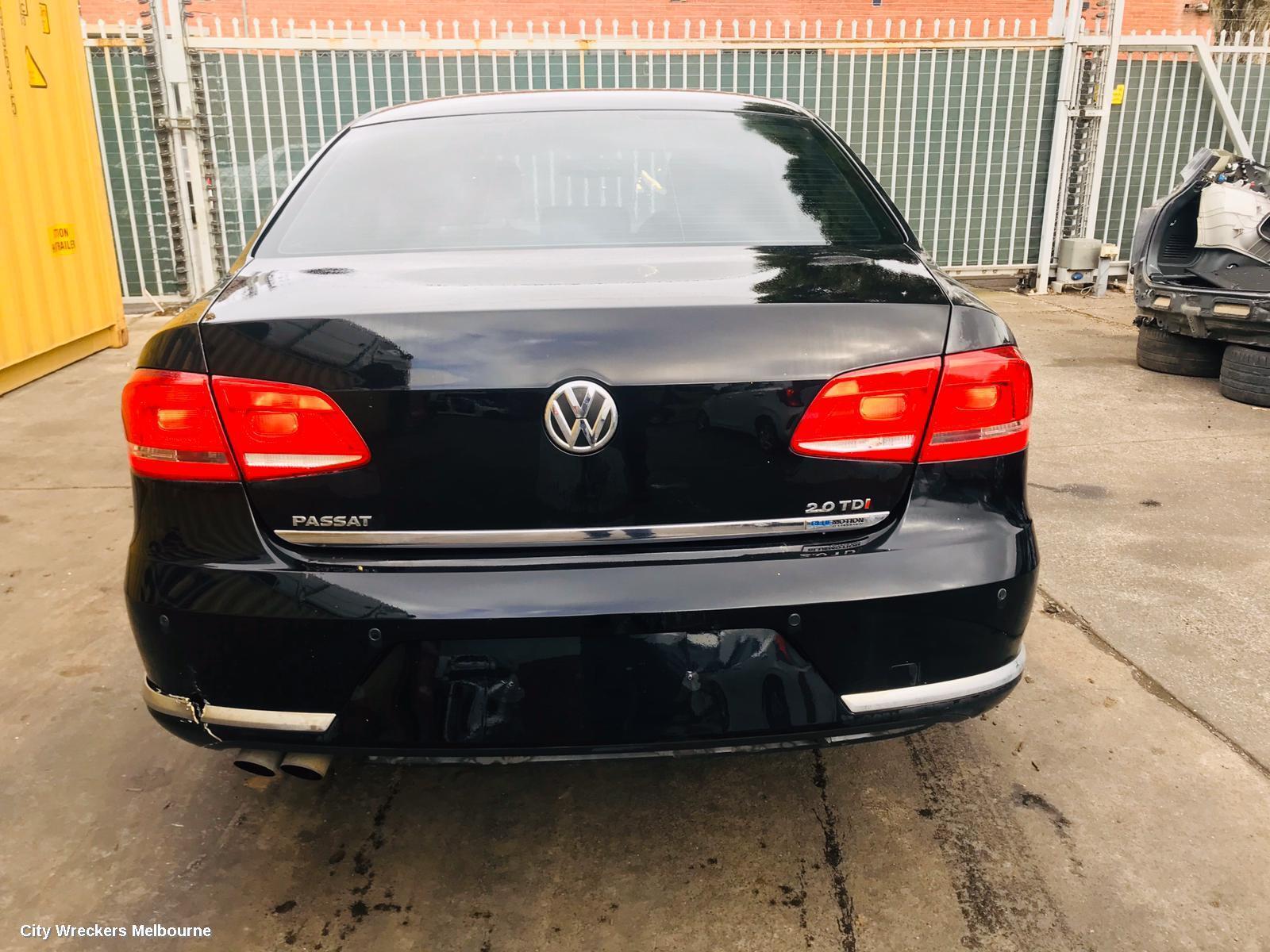 VOLKSWAGEN PASSAT 2012 Left Indicator/Fog/Side
