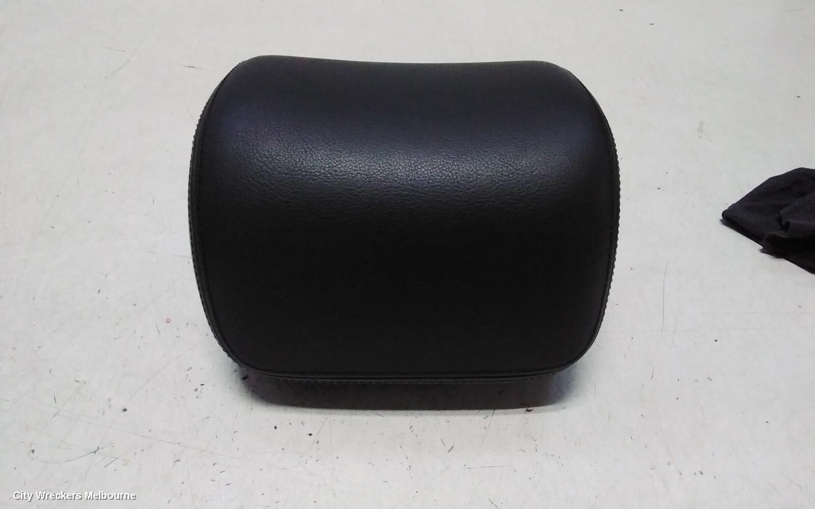 VOLKSWAGEN GOLF 2010 Headrest